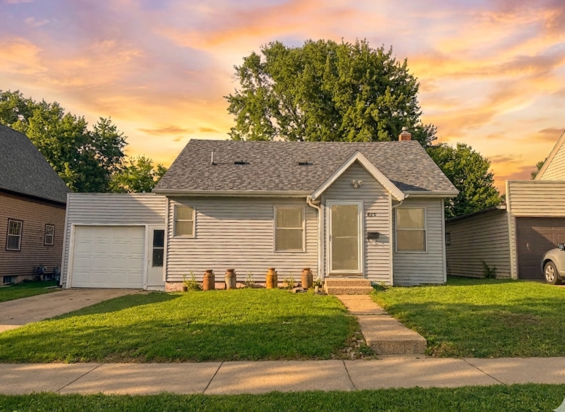 Homes for sale in Pipestone, MN | 925 2Nd Ave Sw, Pipestone, MN 56164 | MLS# 7058263