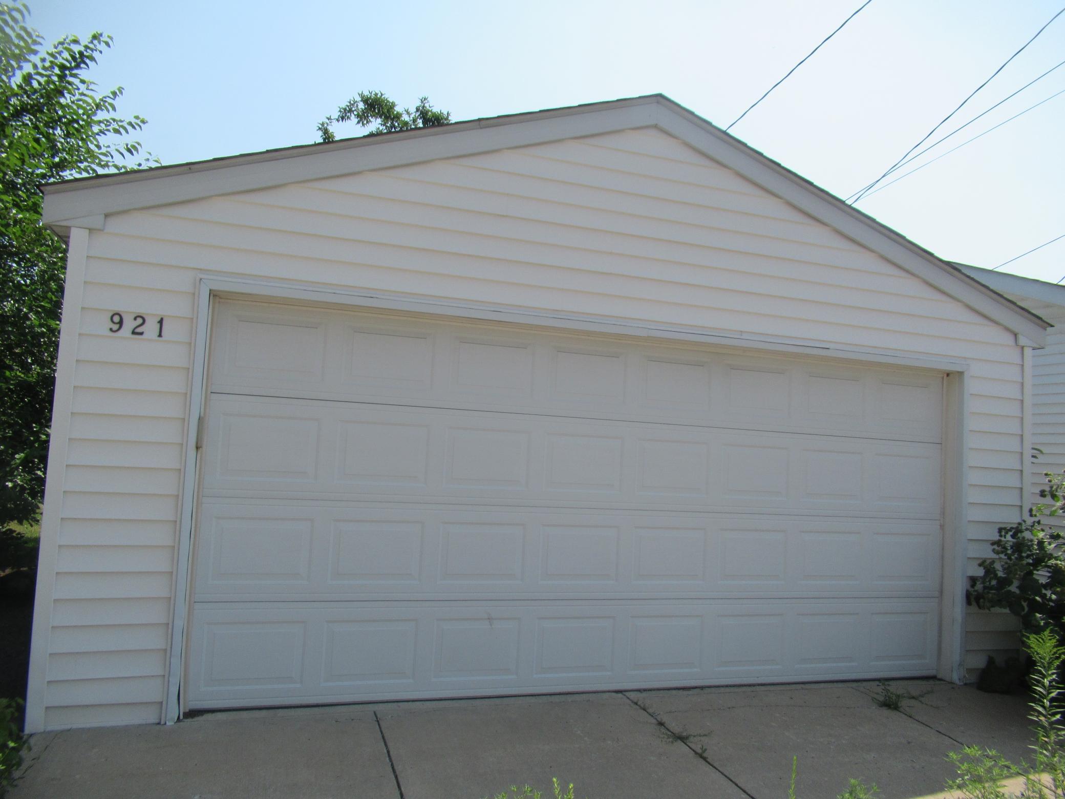 Photo 5 of Sale Pending at 921 20th Avenue SE, Minneapolis, MN 55414 | MLS# 7059245 | Listing updated on 2026-09-02