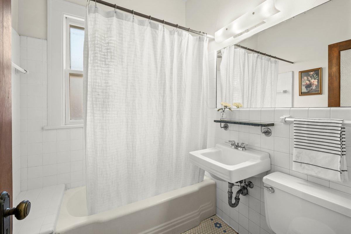 22nd image of 2408 Fremont Ave S, Minneapolis, MN 55405 | MLS# 7059751