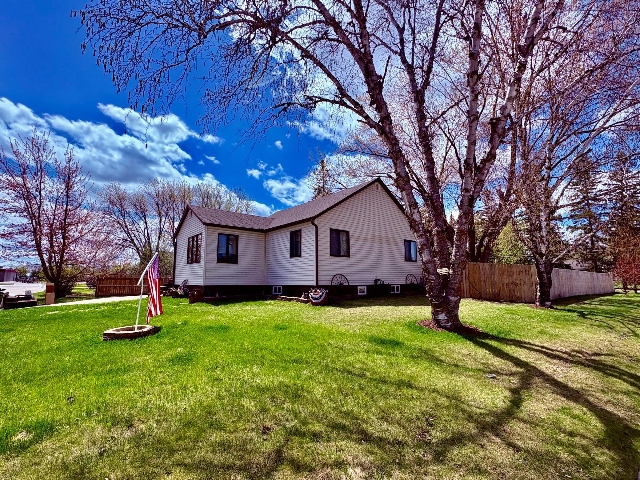 Homes for sale in Baudette, MN | 121 5th Ave Nw, Baudette, MN 56623 | MLS# 7059764