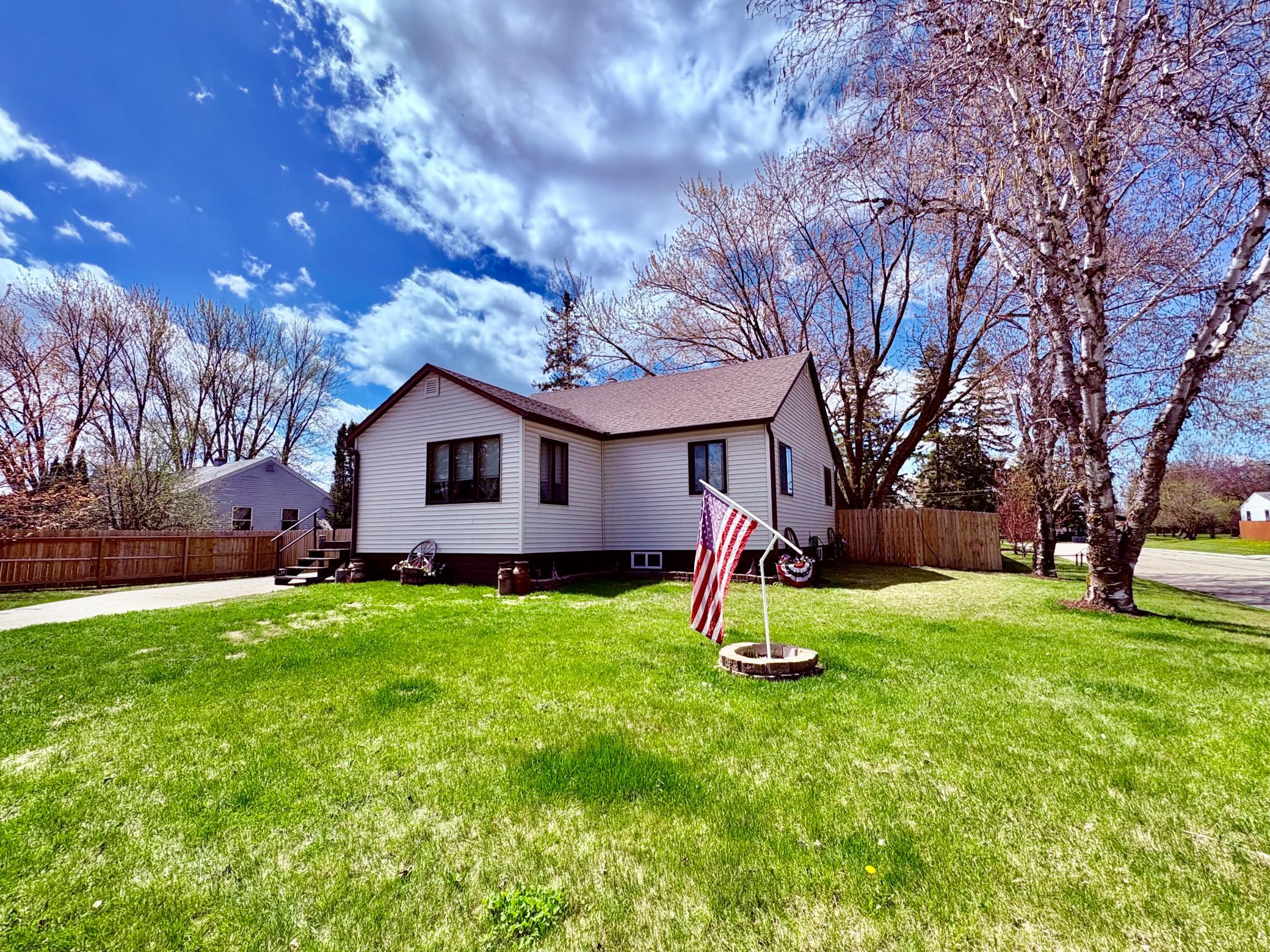Homes for sale in Baudette, MN | 121 5th Ave Nw, Baudette, MN 56623 | MLS# 7059764