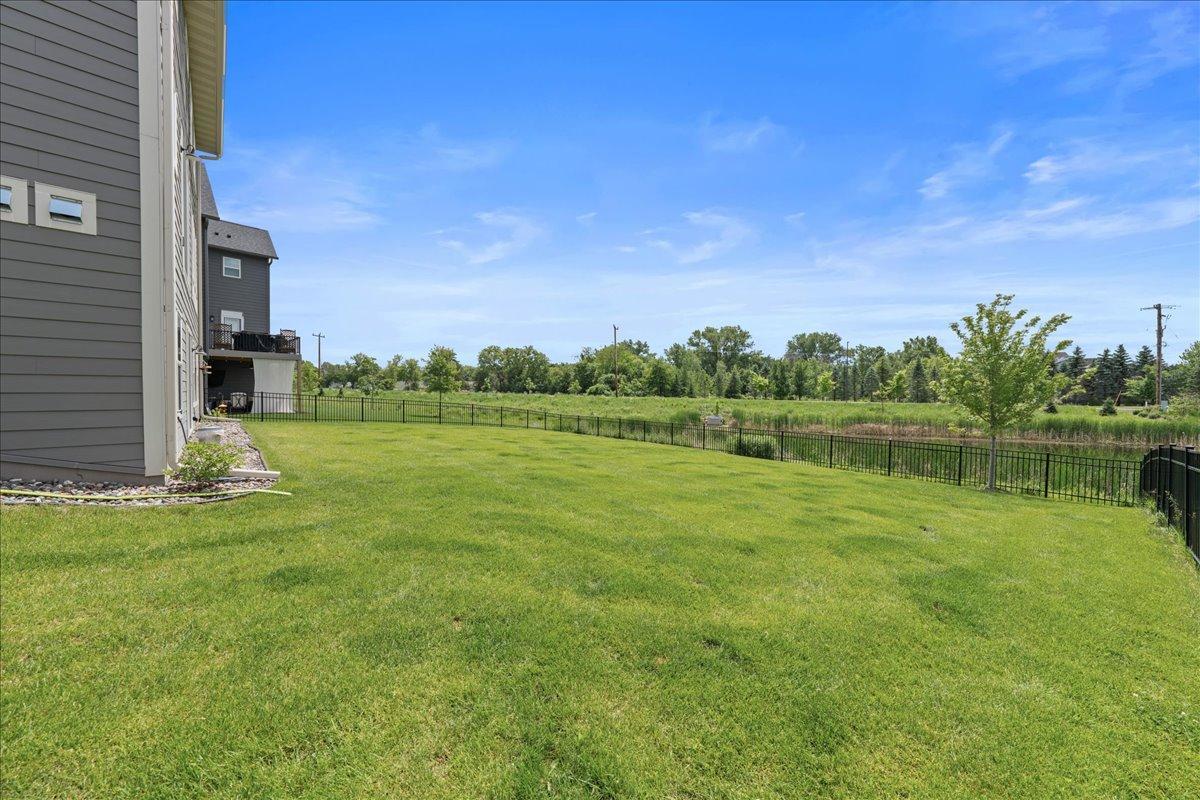4th image of 10125 Shadyview Ln N, Maple Grove, MN 55311 | MLS# 7059828