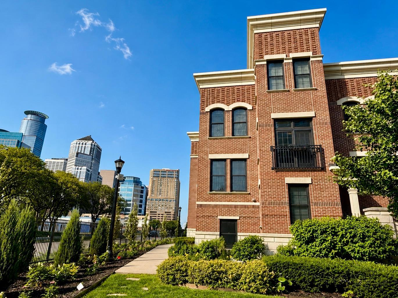2nd image of 511 S 10th St, Minneapolis, MN 55404 | MLS# 7059972