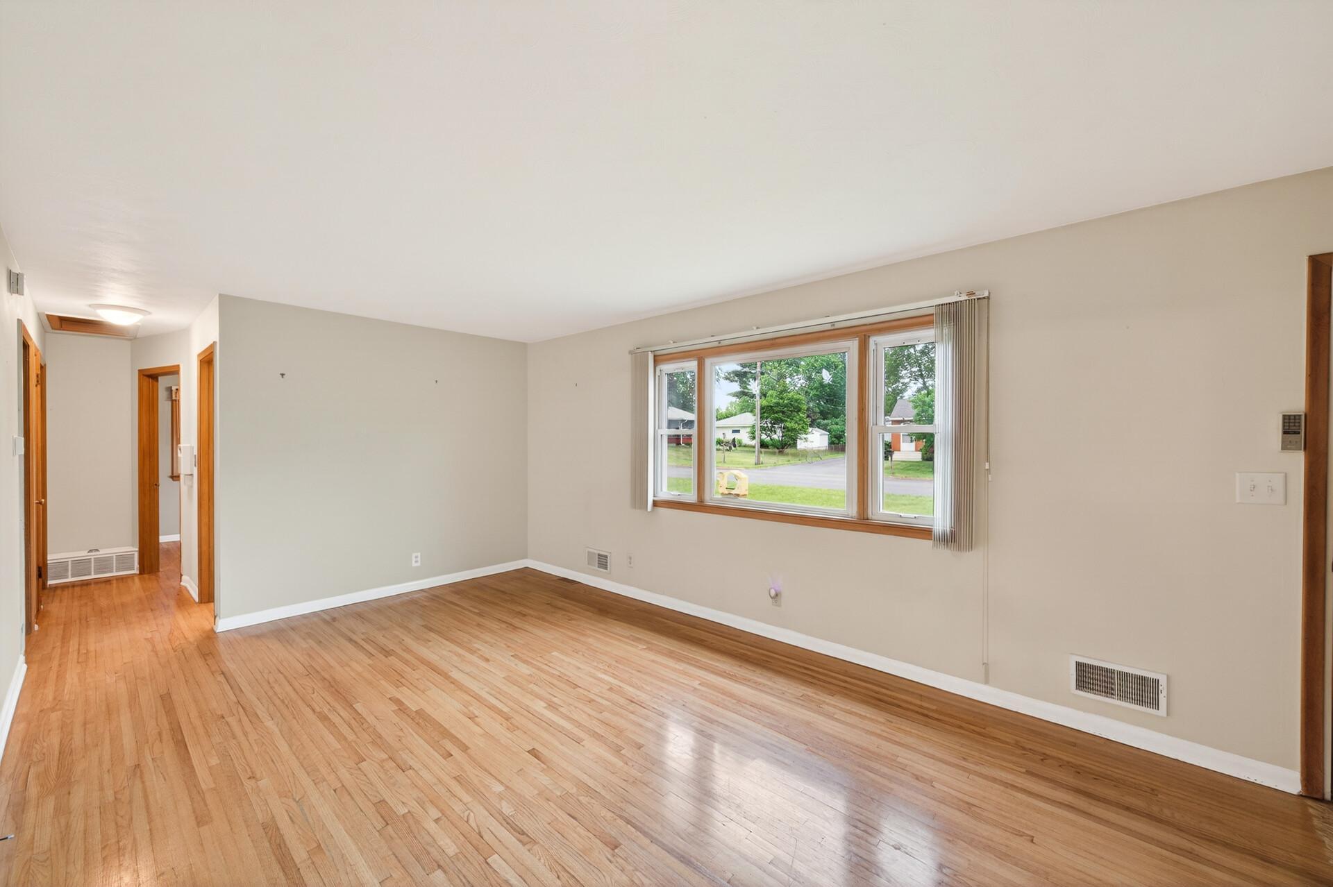Homes for sale in Maplewood, MN | 1283 Burke Ave E, Maplewood, MN 55109 | MLS# 7060487