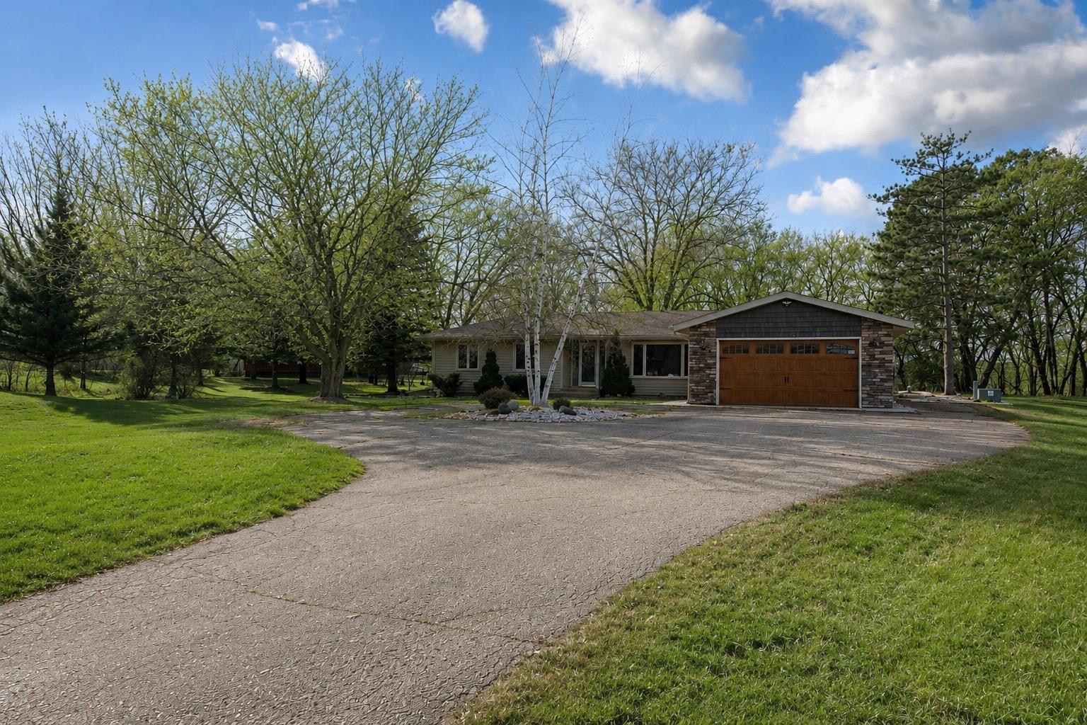 1st image of 101 Mapleridge Dr, Mankato, MN 56001 | MLS# 7060812