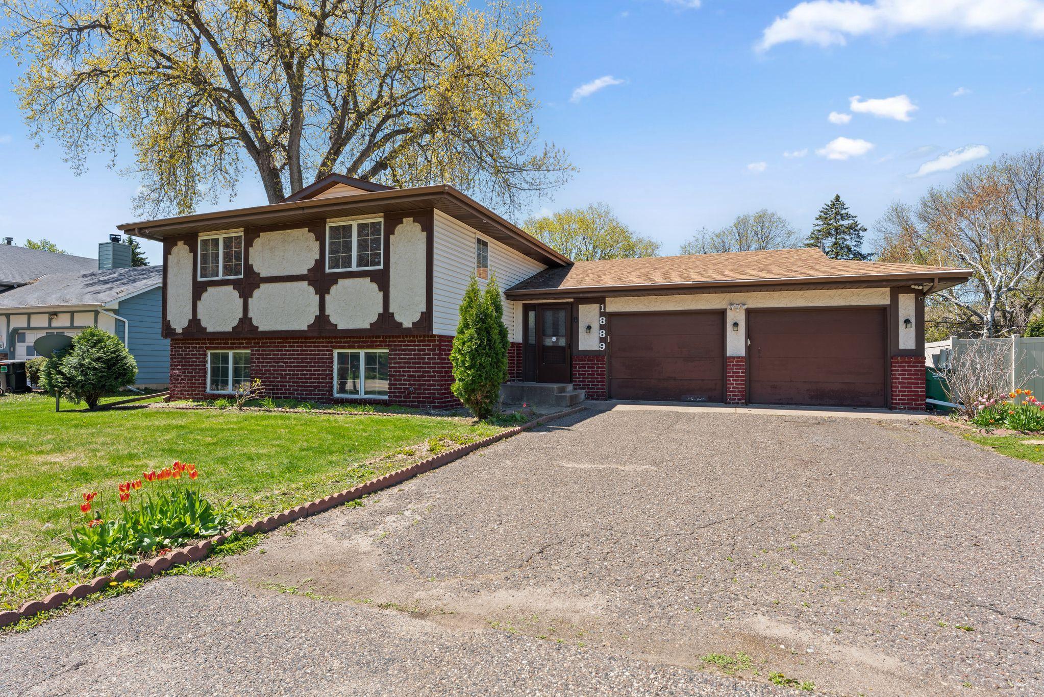 Homes for sale in Falcon Heights, MN | 1889 Hamline Ave N, Falcon Heights, MN 55113 | MLS# 7060874