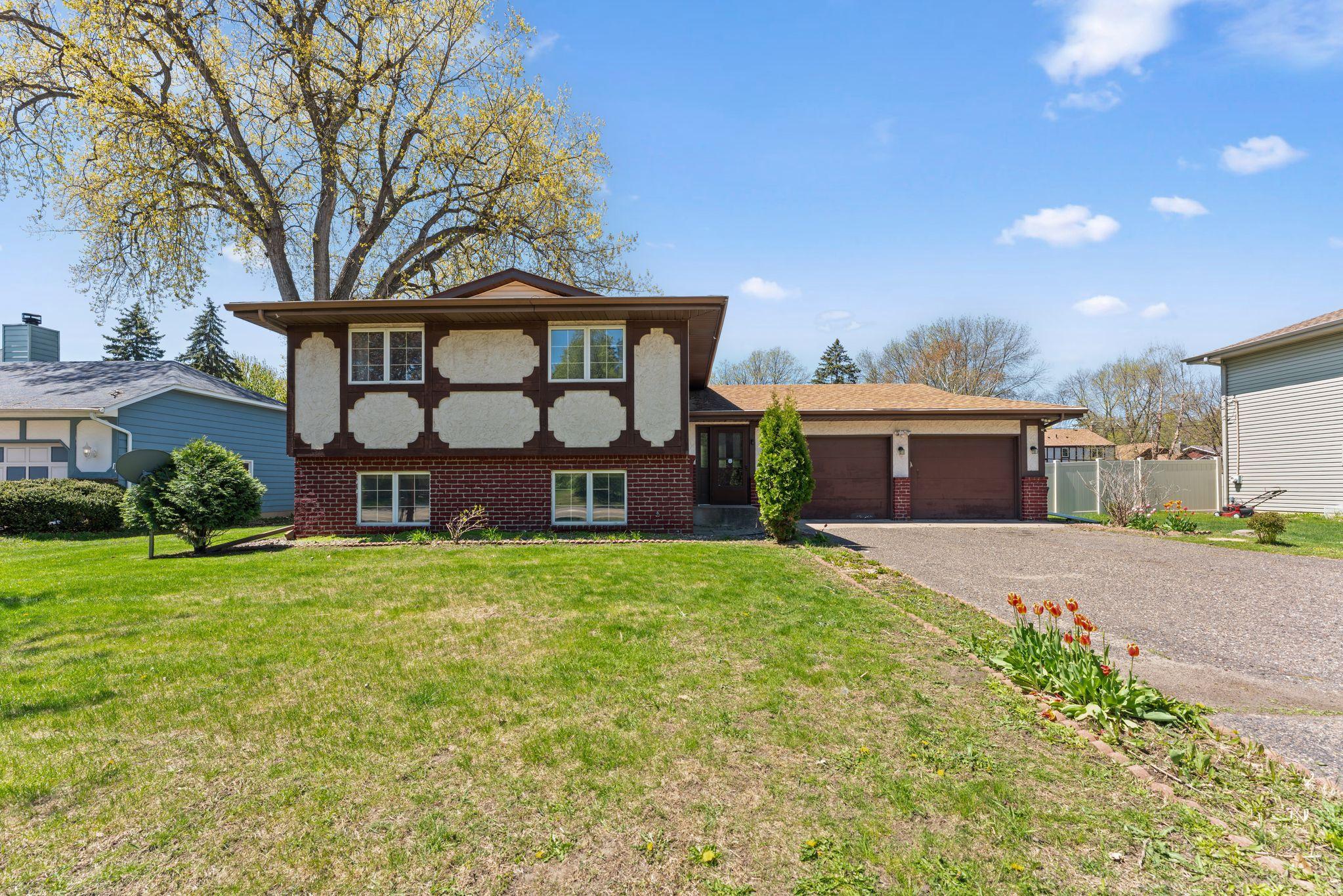 Homes for sale in Falcon Heights, MN | 1889 Hamline Ave N, Falcon Heights, MN 55113 | MLS# 7060874
