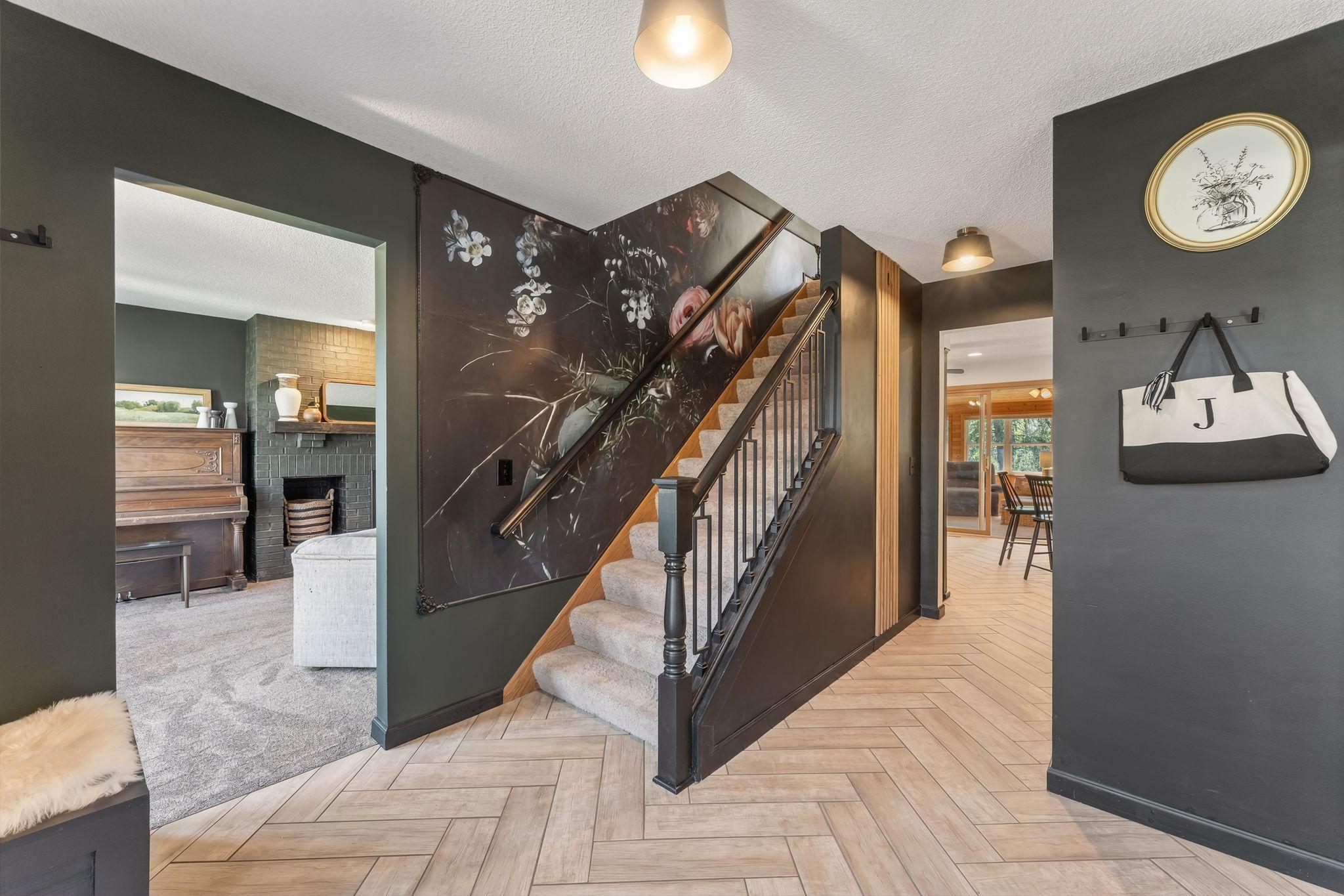2nd image of 60 Deer Hills Ct, Saint Paul, MN 55127 | MLS# 7062102