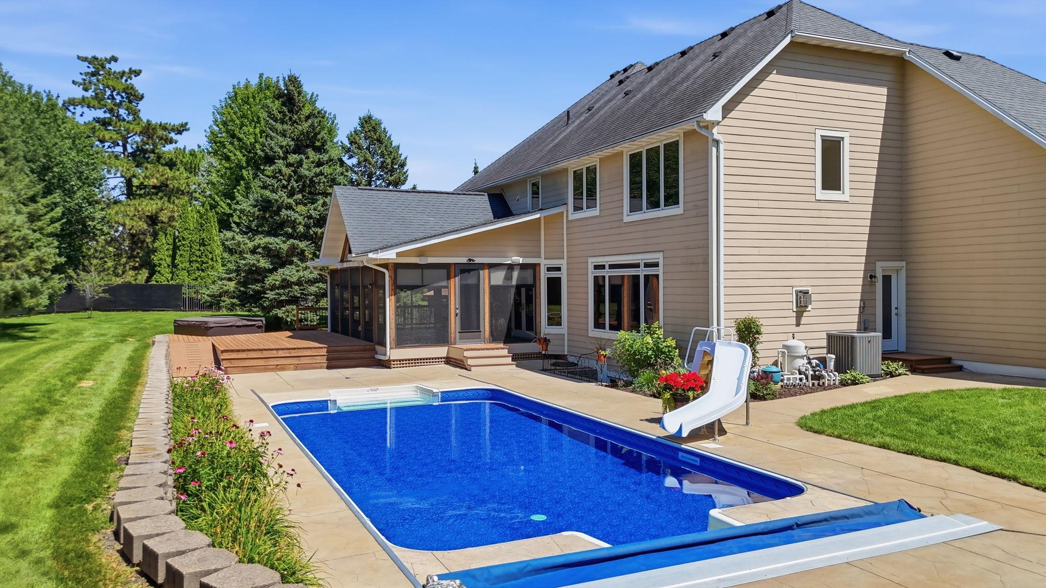 3rd image of 869 Mendakota Ct, Mendota Heights, MN 55120 | MLS# 7062441