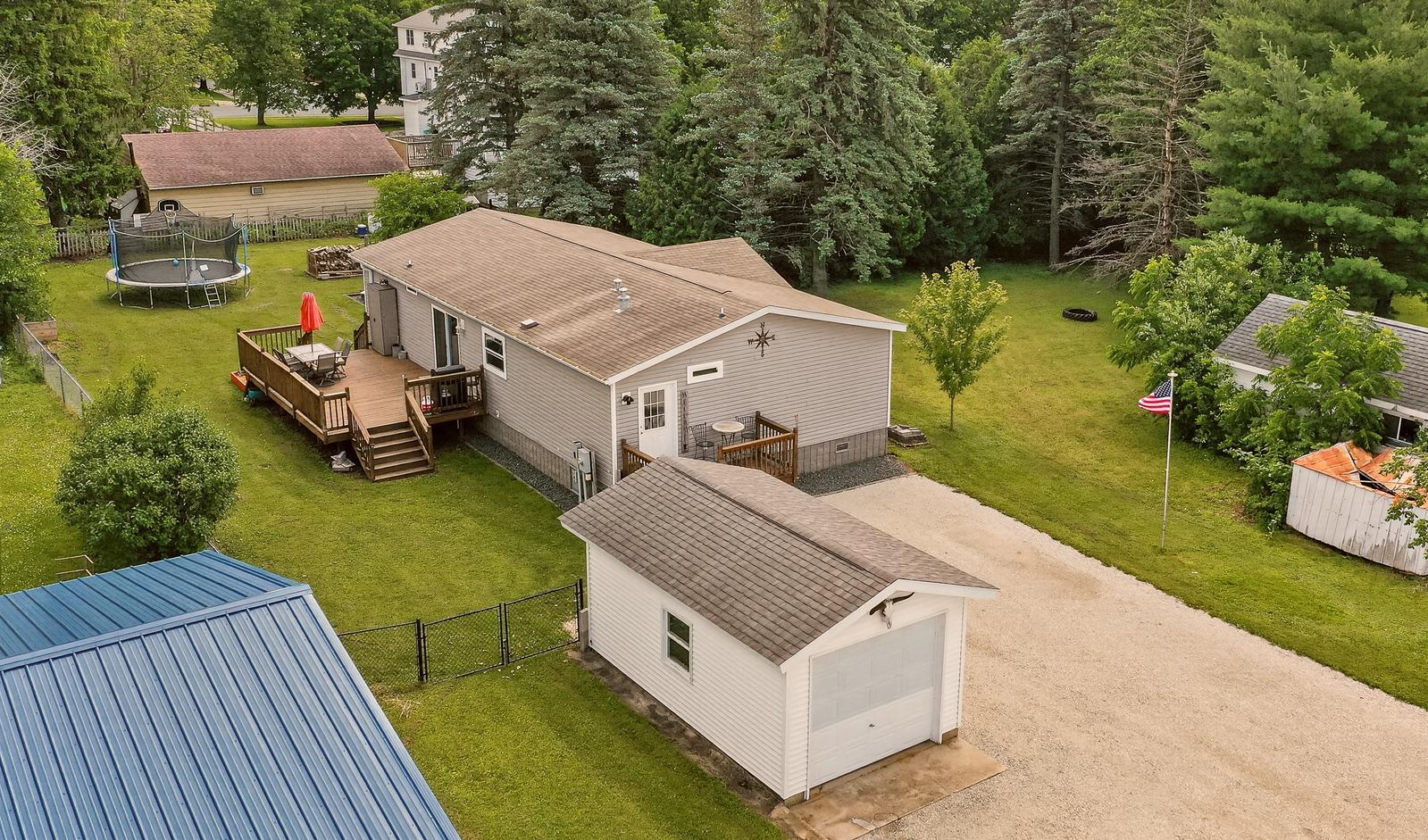 1st image of 405 N Pleasant Ave, Spring Valley, MN 55975 | MLS# 7062985