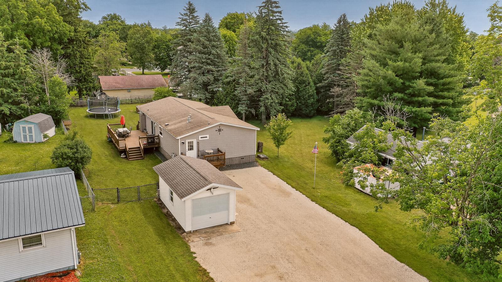 2nd image of 405 N Pleasant Ave, Spring Valley, MN 55975 | MLS# 7062985