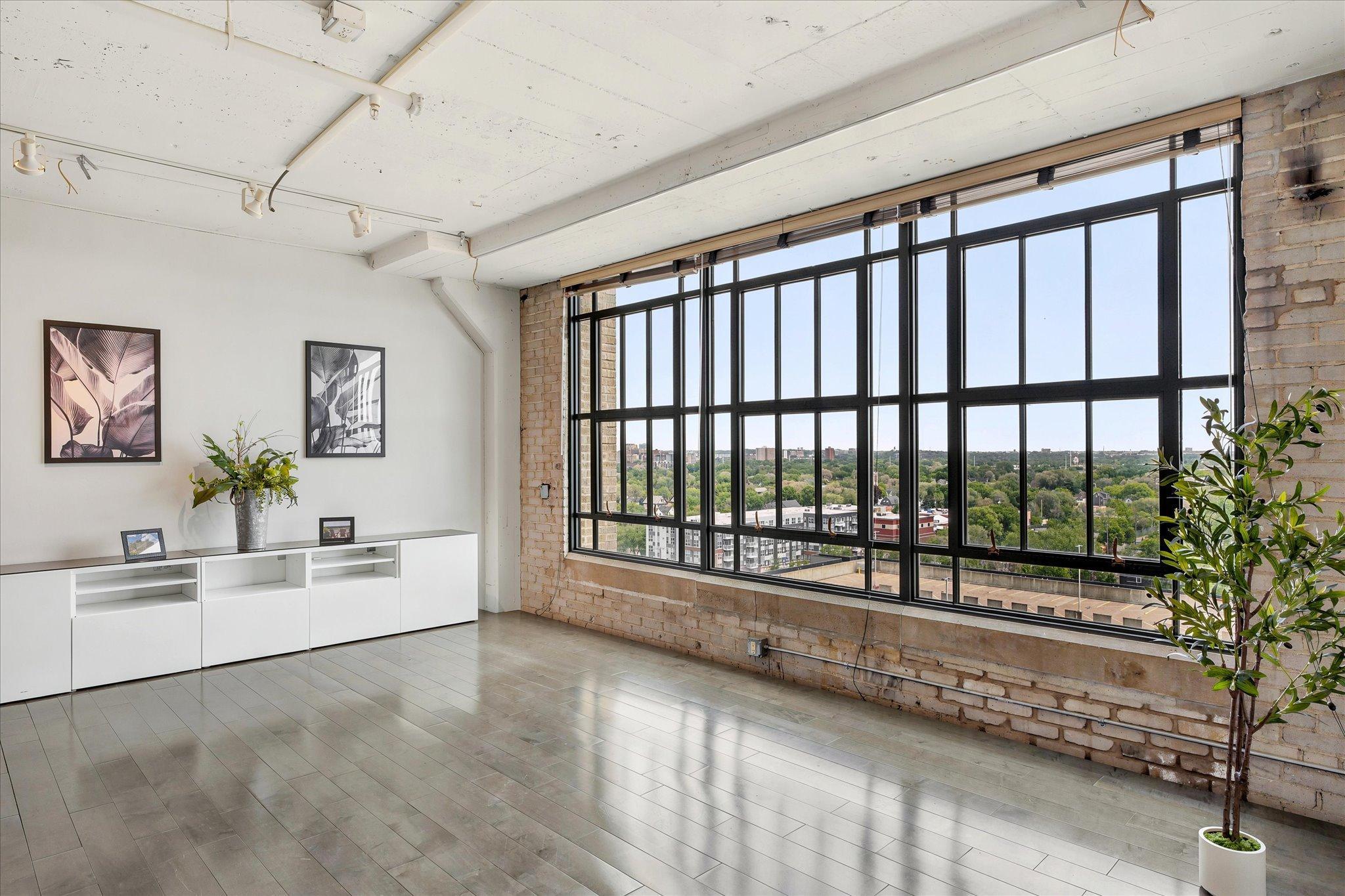 2nd image of 2929 Chicago Ave #1002, Minneapolis, MN 55407 | MLS# 7063276