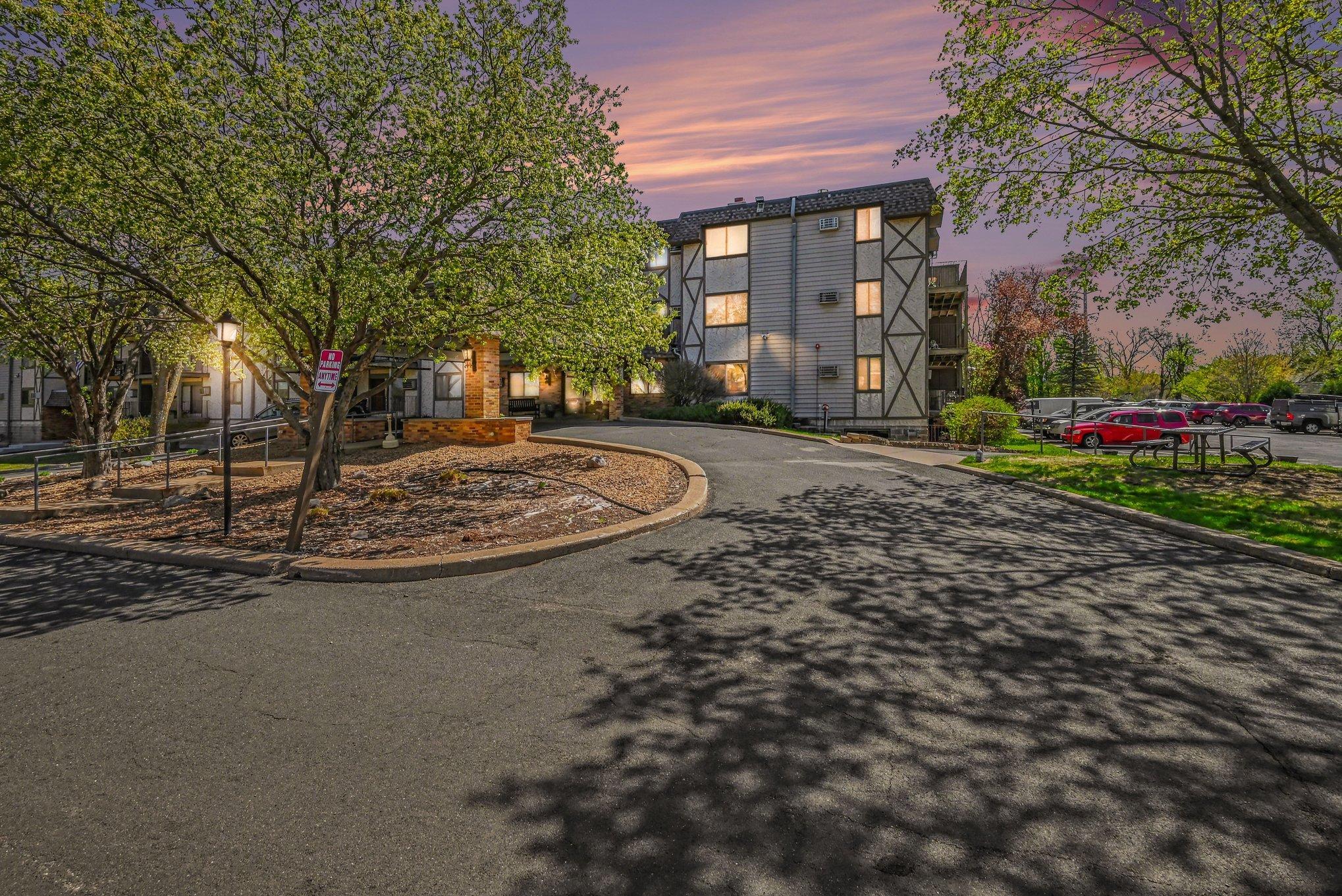 Homes for sale in Plymouth, MN | 1304 W Medicine Lake Dr #221, Plymouth, MN 55441 | MLS# 7063893