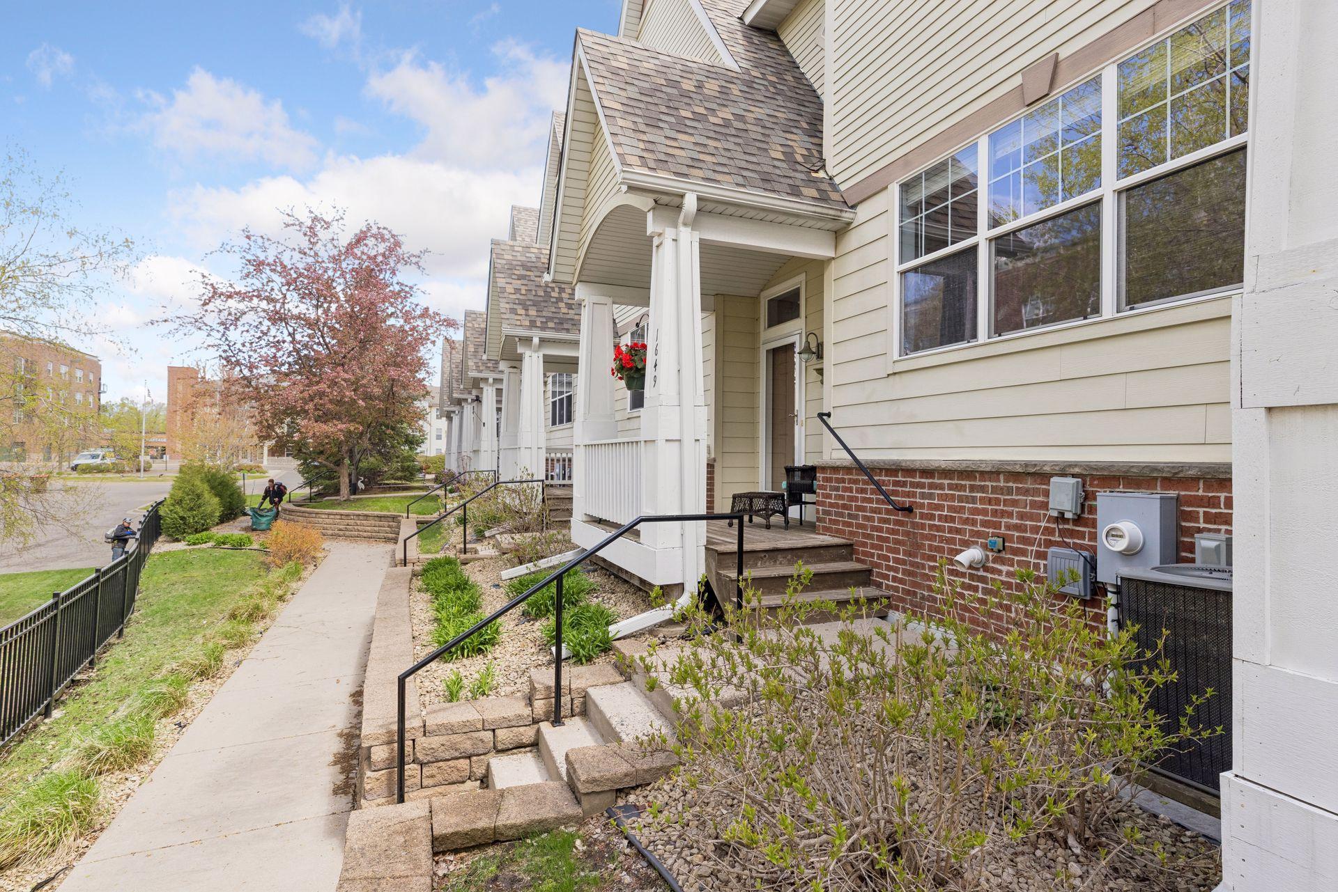 Homes for sale in Falcon Heights, MN | 1649 Arona St #6, Falcon Heights, MN 55108 | MLS# 7063905
