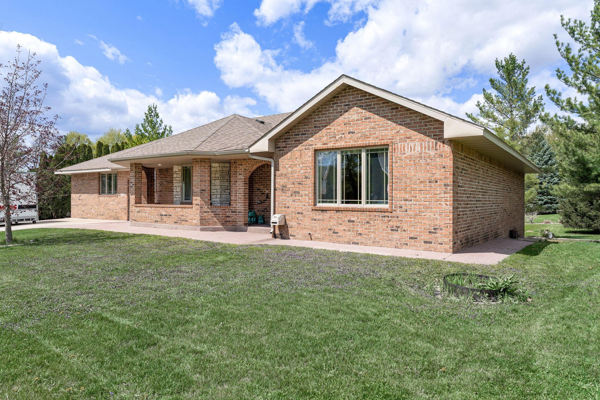 1st image of 414 W Holly St, Owatonna, MN 55060 | MLS# 7065029