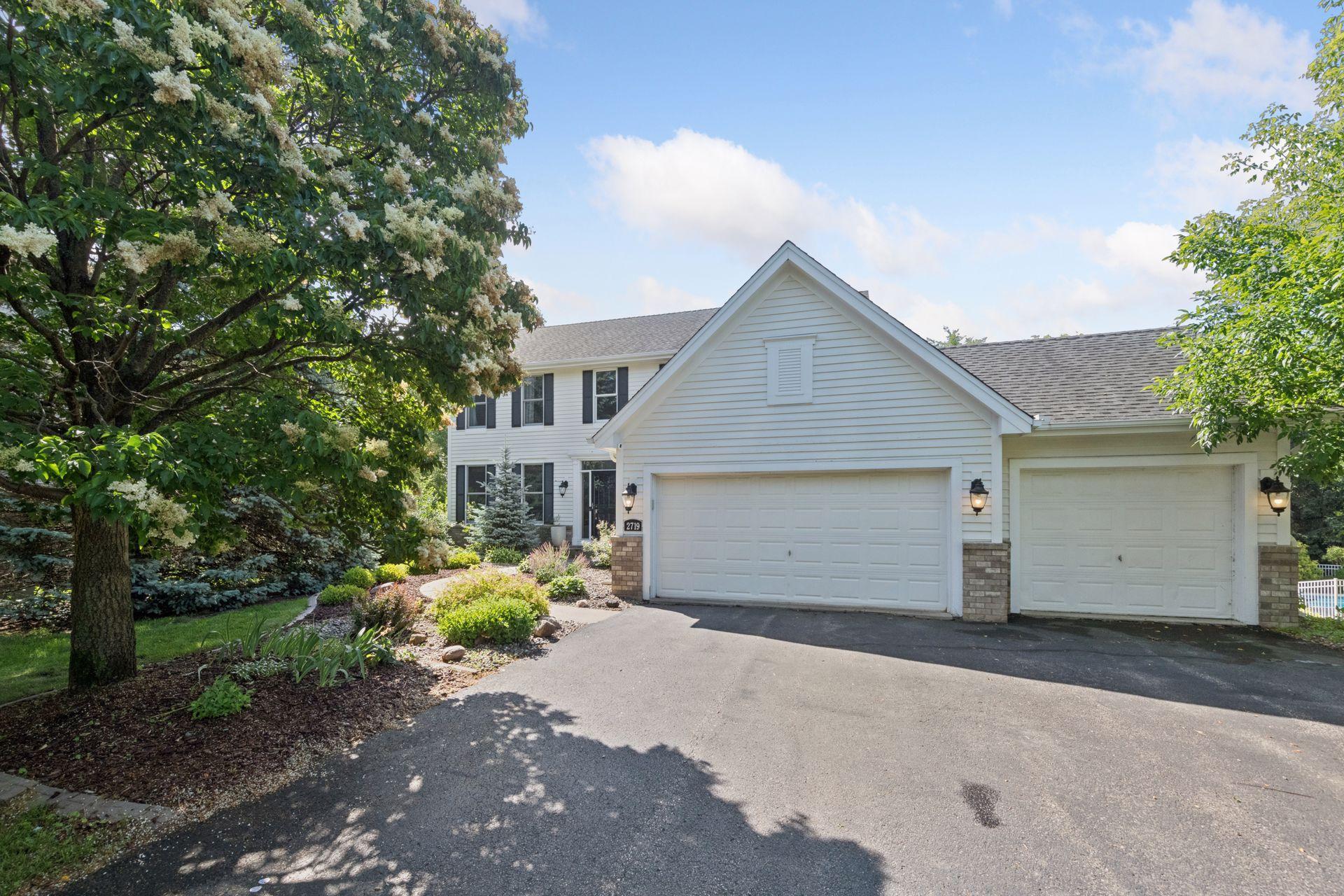 3rd image of 2719 Longacres Dr, Chanhassen, MN 55317 | MLS# 7065873
