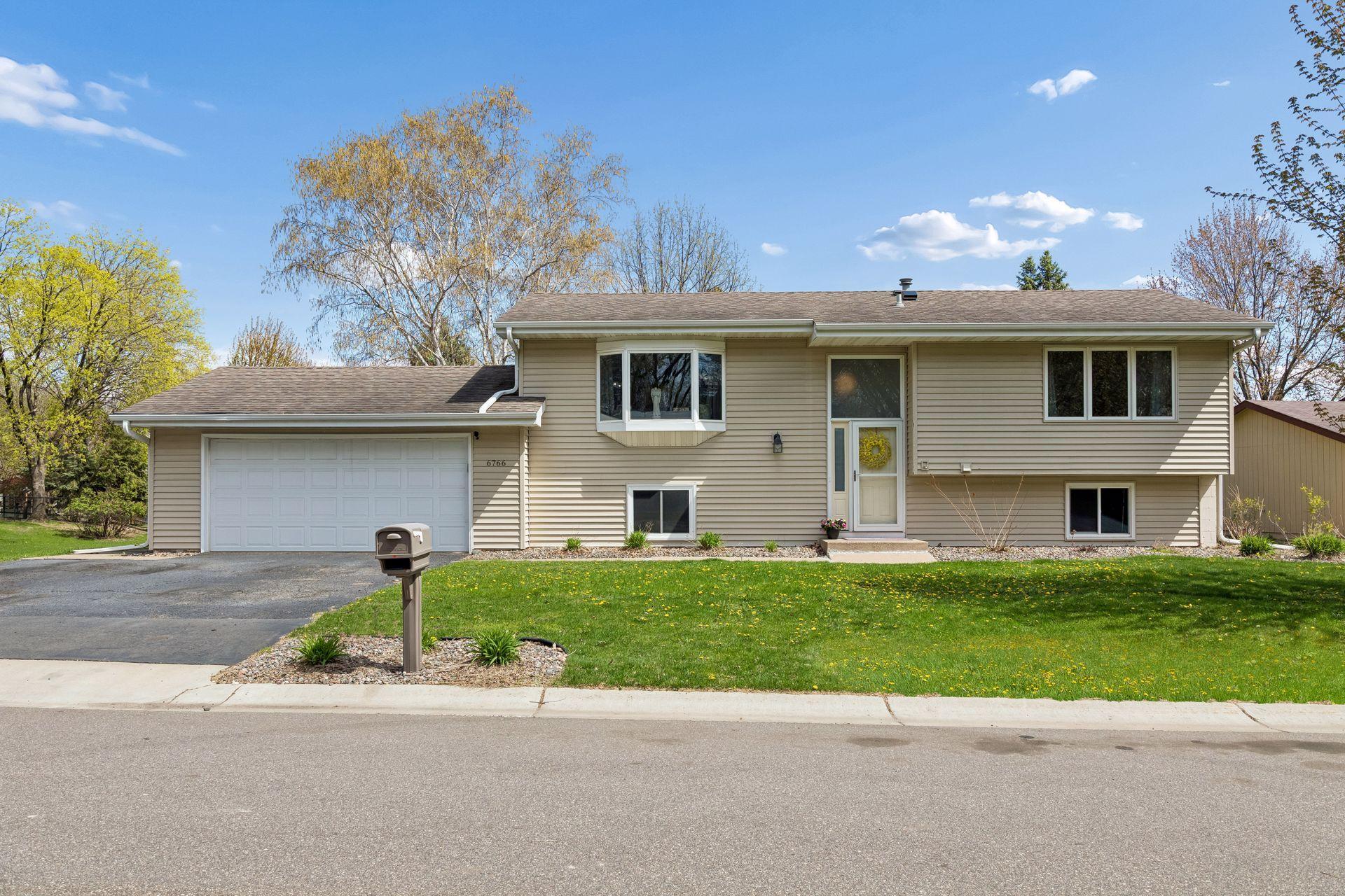 2nd image of 6766 Cottonwood Ln N, Maple Grove, MN 55369 | MLS# 7065885