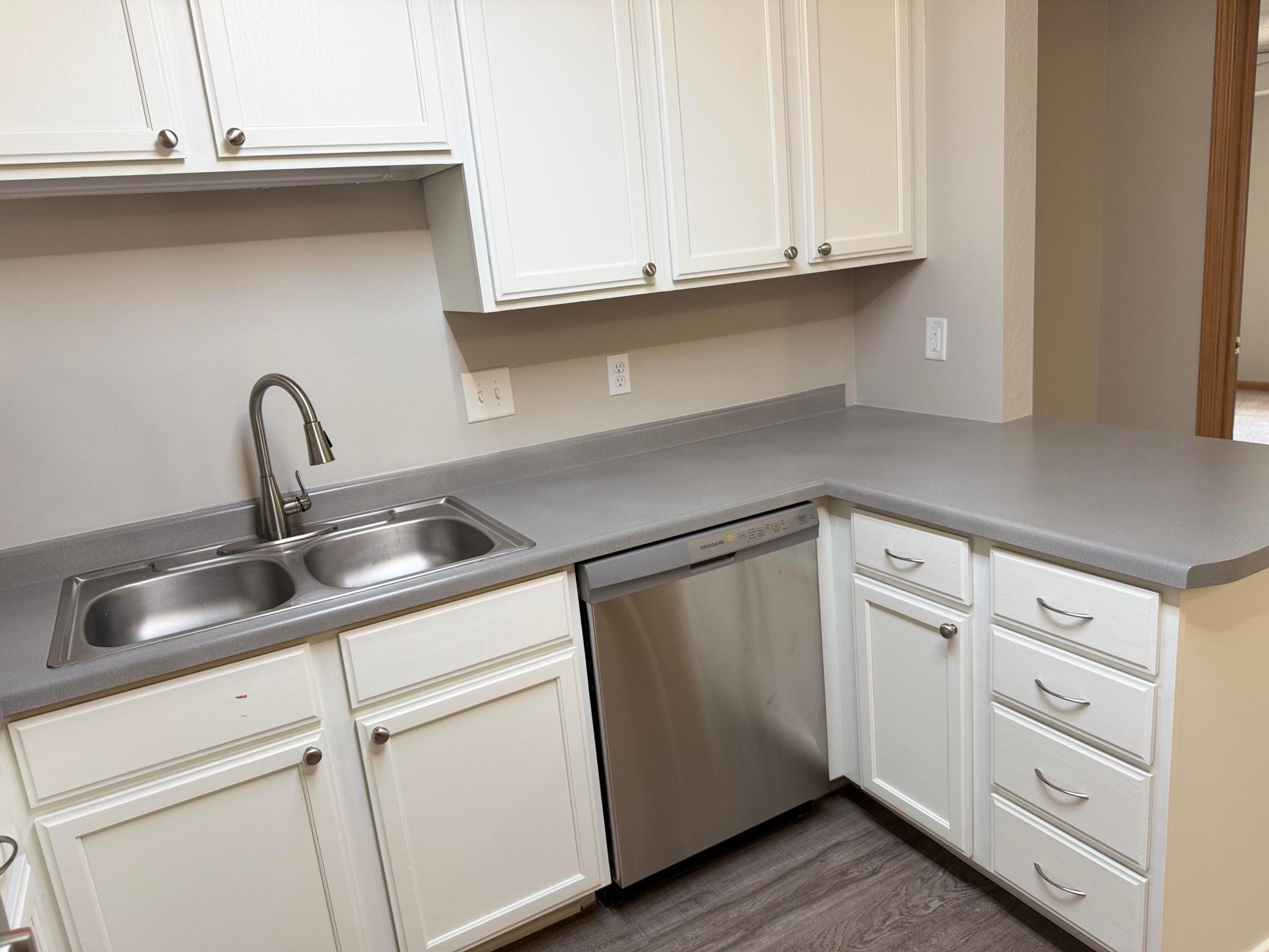 Homes for sale in Chanhassen, MN | 1321 Lake Dr W #111, Chanhassen, MN 55317 | MLS# 7066005