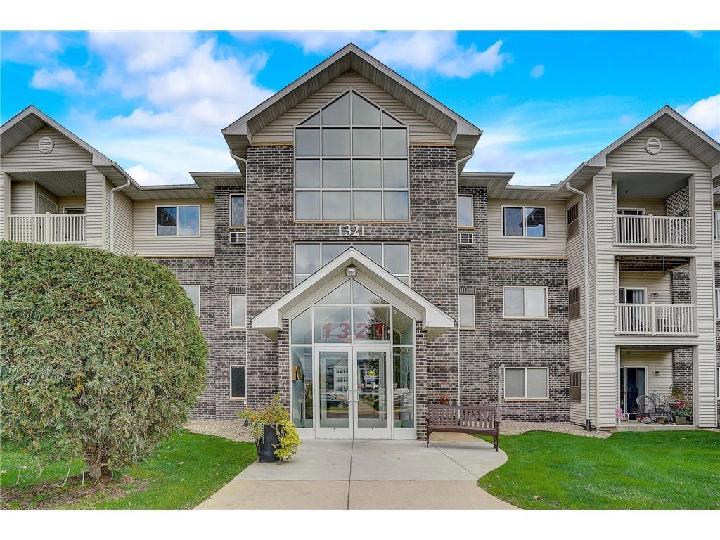 Homes for sale in Chanhassen, MN | 1321 Lake Dr W #111, Chanhassen, MN 55317 | MLS# 7066005