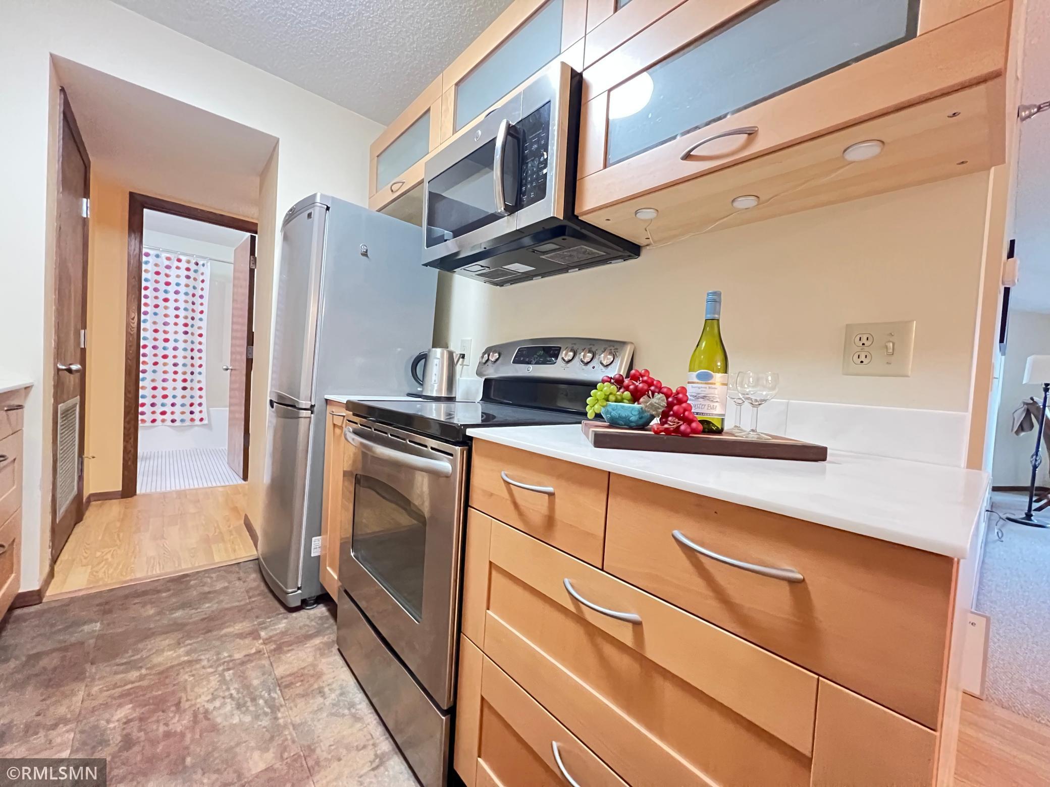5th image of 26 10th St W, St. Paul, MN 55102