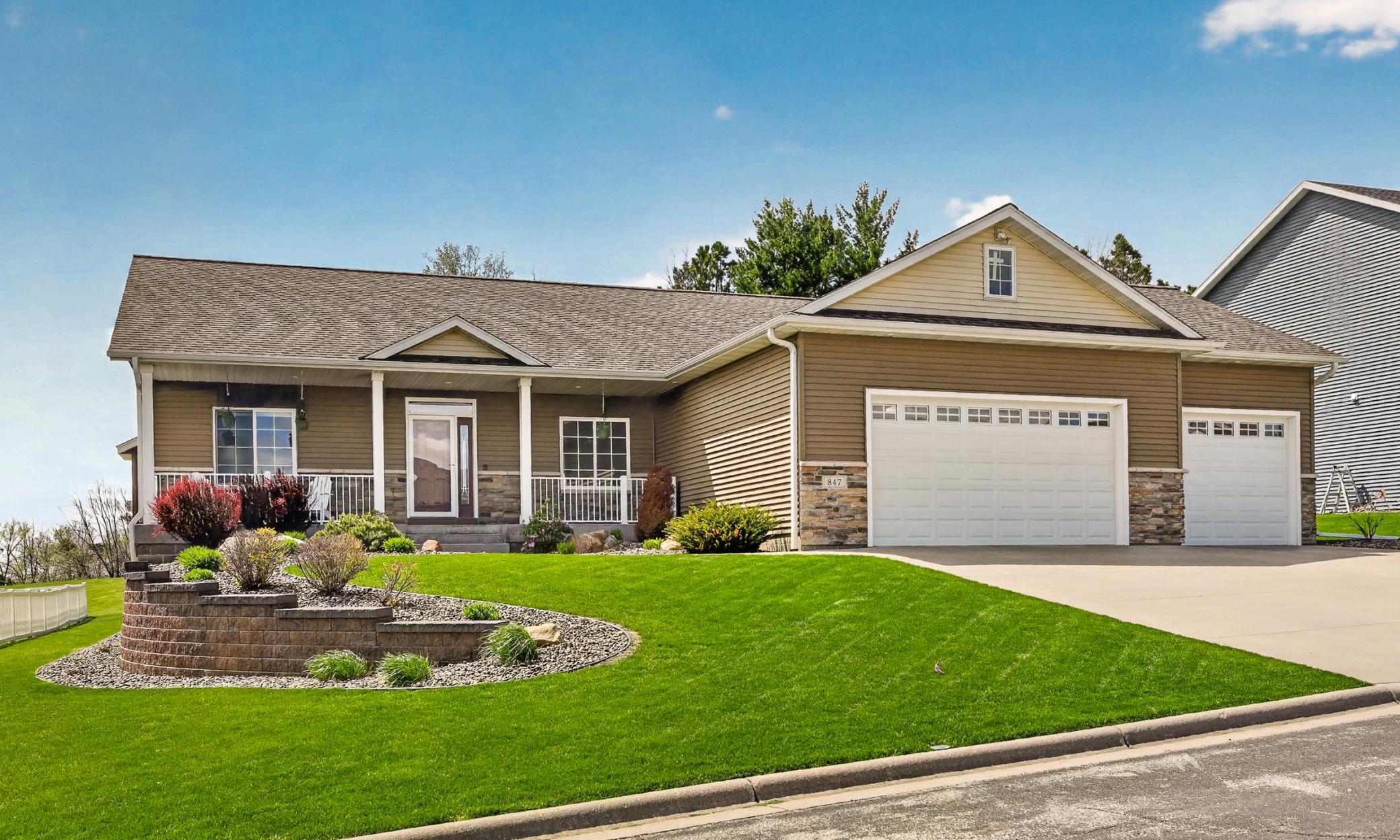 3rd image of 847 Golfview Ave, Zumbrota, MN 55992 | MLS# 7066637