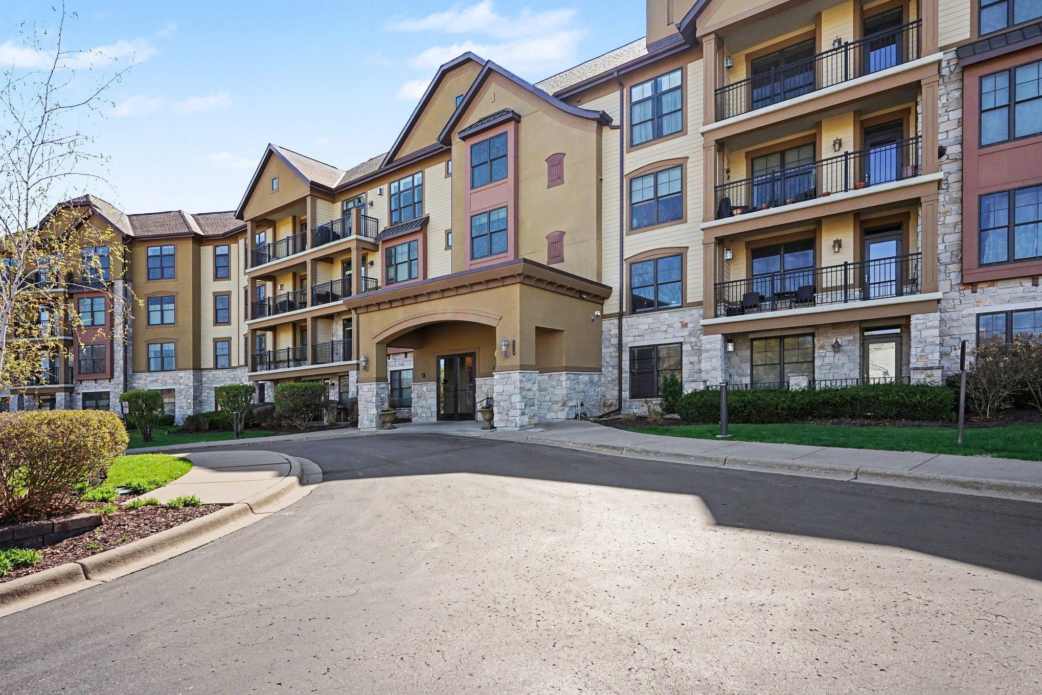 Homes for sale in Mendota Heights, MN | 1320 Riverside Ln #202, Mendota Heights, MN 55118 | MLS# 7066694