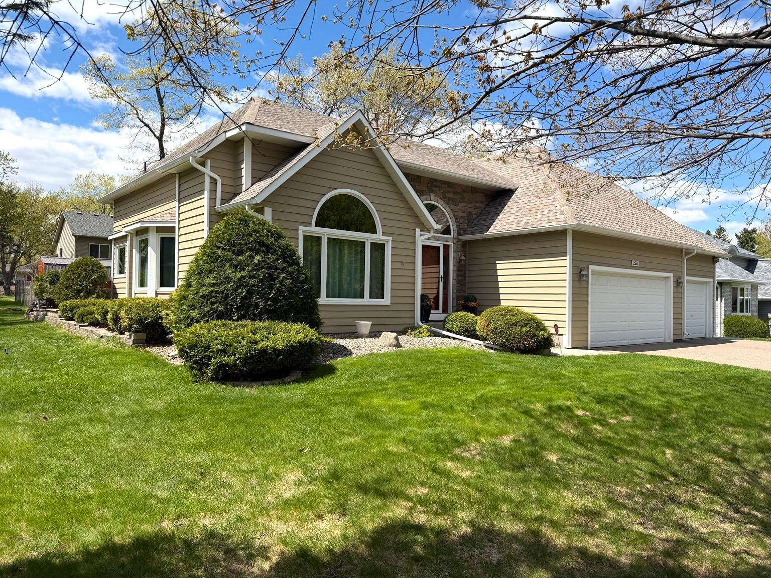 Homes for sale in Little Canada, MN | 2555 Sylvan St, Little Canada, MN 55117 | MLS# 7066962