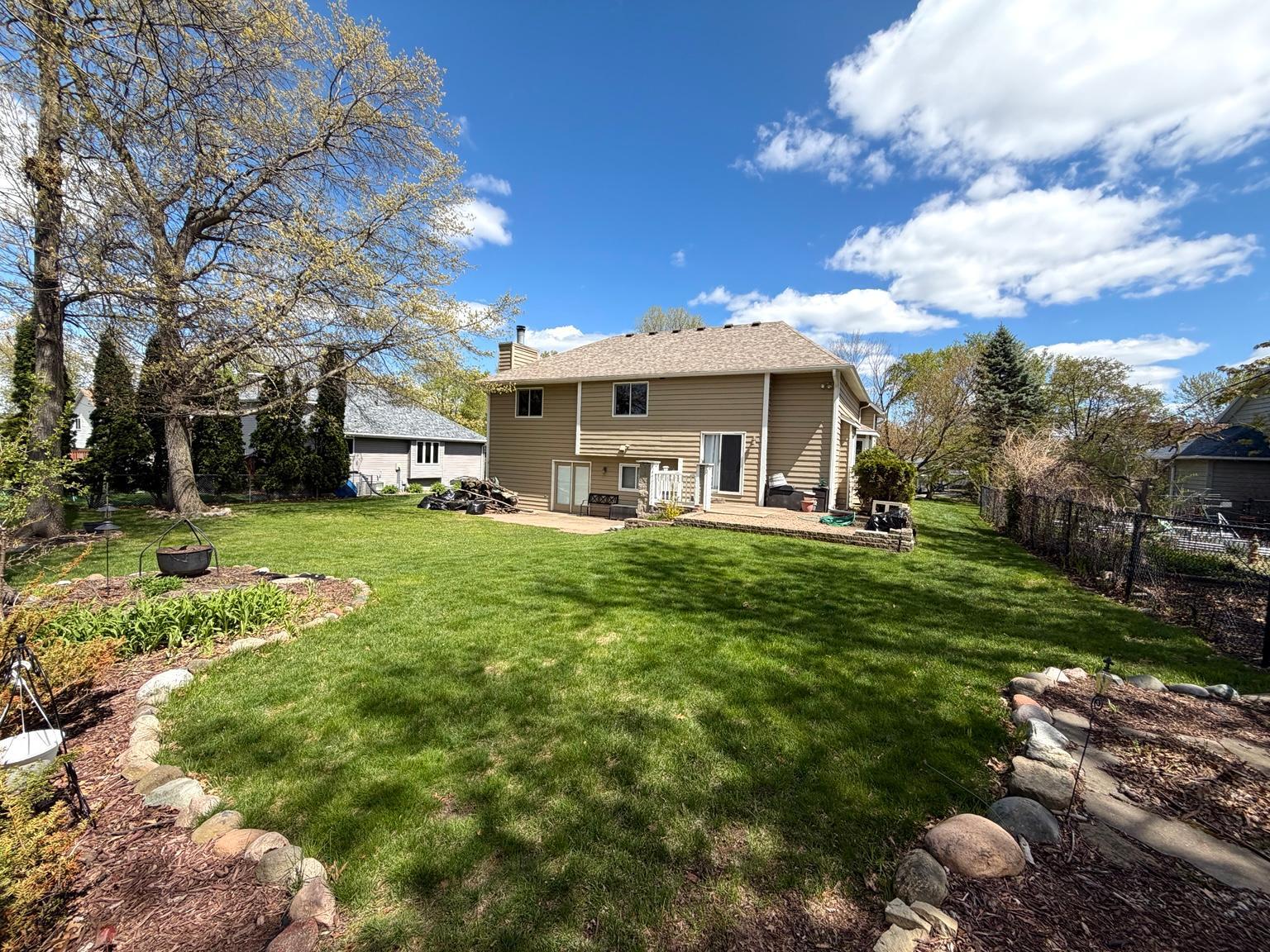 Homes for sale in Little Canada, MN | 2555 Sylvan St, Little Canada, MN 55117 | MLS# 7066962