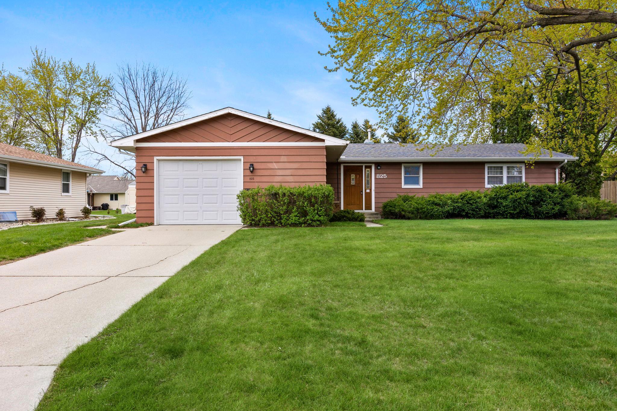 Homes for sale in Hutchinson, MN | 825 Spruce St Ne, Hutchinson, MN 55350 | MLS# 7067046
