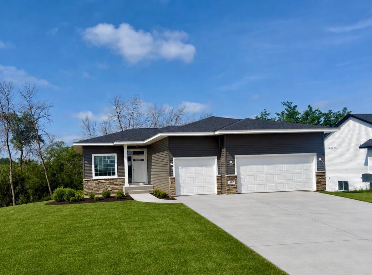 1st image of 607 E 9th St, Zumbrota, MN 55992 | MLS# 7069340