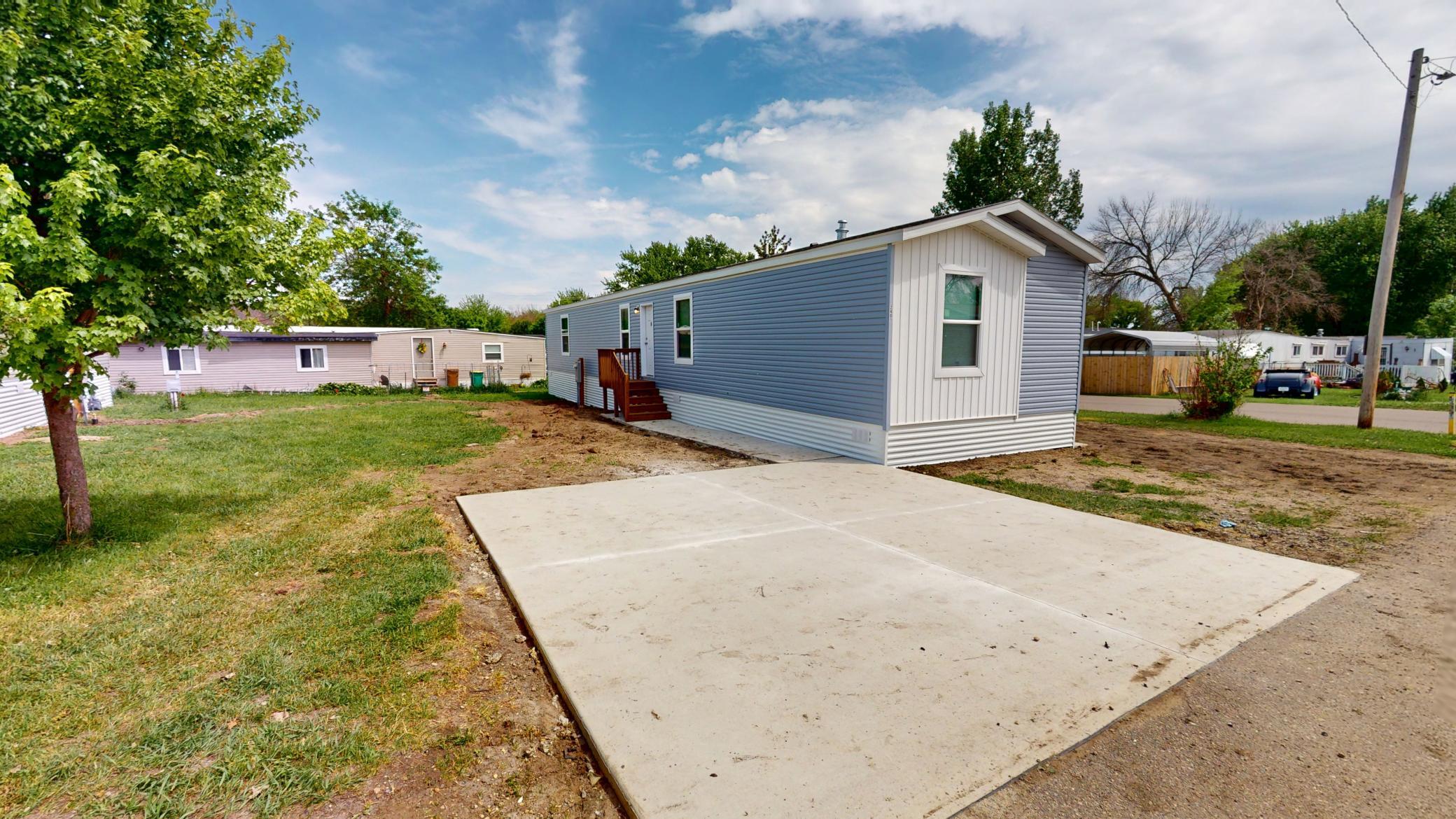 Homes for sale in Albert Lea, MN | 2401 Gene Ave, Albert Lea, MN 56007 | MLS# 7069783