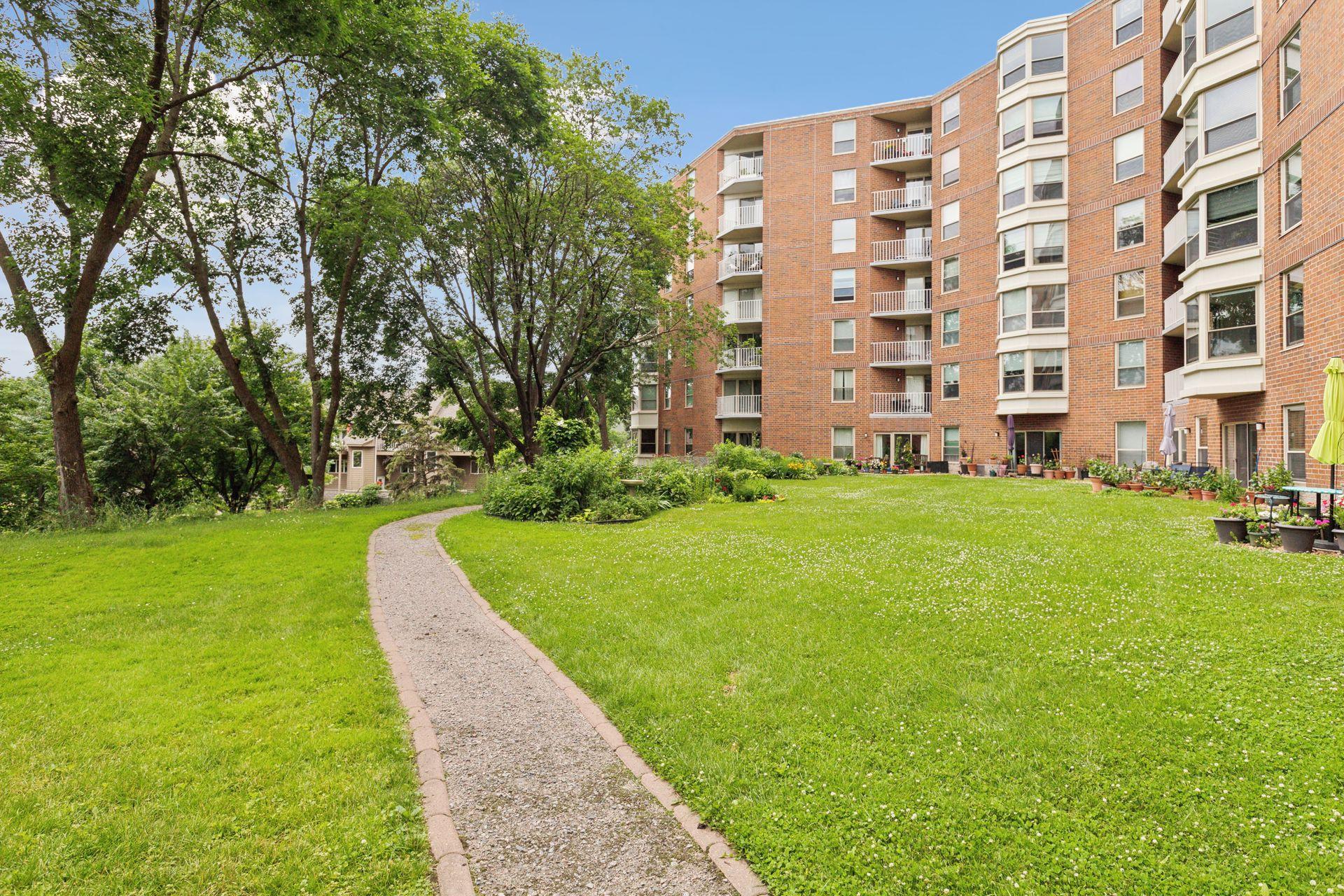 29th image of 1425 W 28th St #315, Minneapolis, MN 55408 | MLS# 7069827
