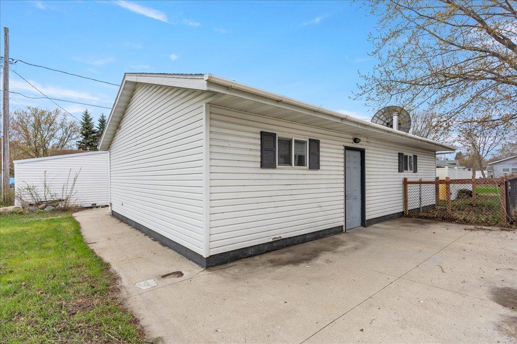 Homes for sale in Staples, MN | 708 Wisconsin Ave Se, Staples, MN 56479 | MLS# 7069921