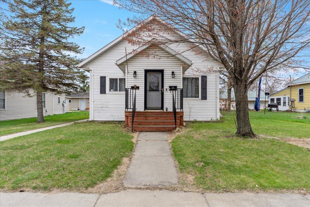 Homes for sale in Staples, MN | 708 Wisconsin Ave Se, Staples, MN 56479 | MLS# 7069921