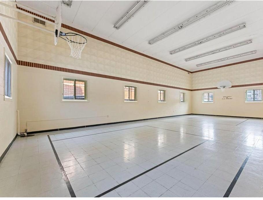2nd image of 2700 Oxford St N, Saint Paul, MN 55113
