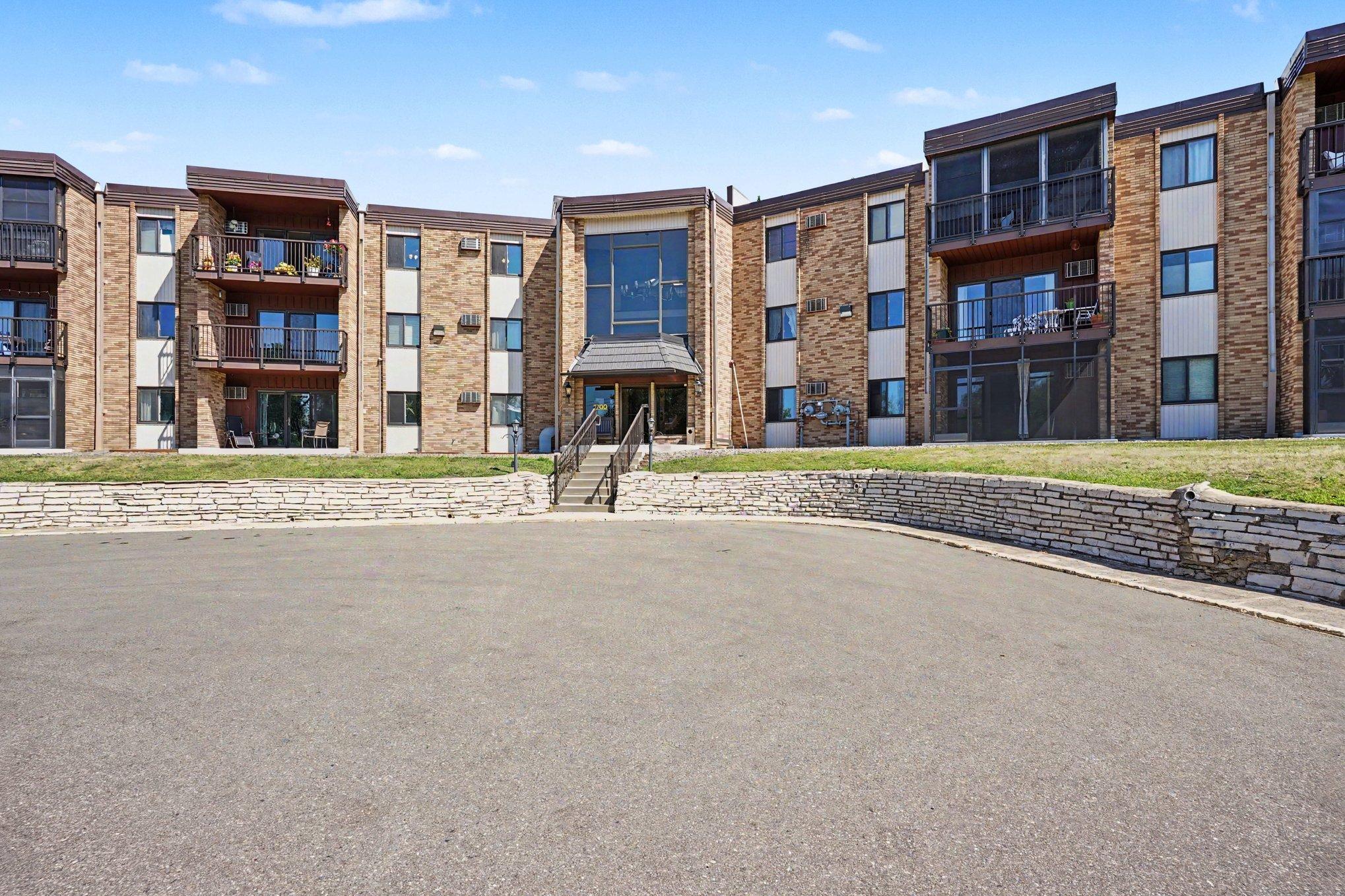 1st image of 2700 Oxford St N #154, Saint Paul, MN 55113 | MLS# 7070030