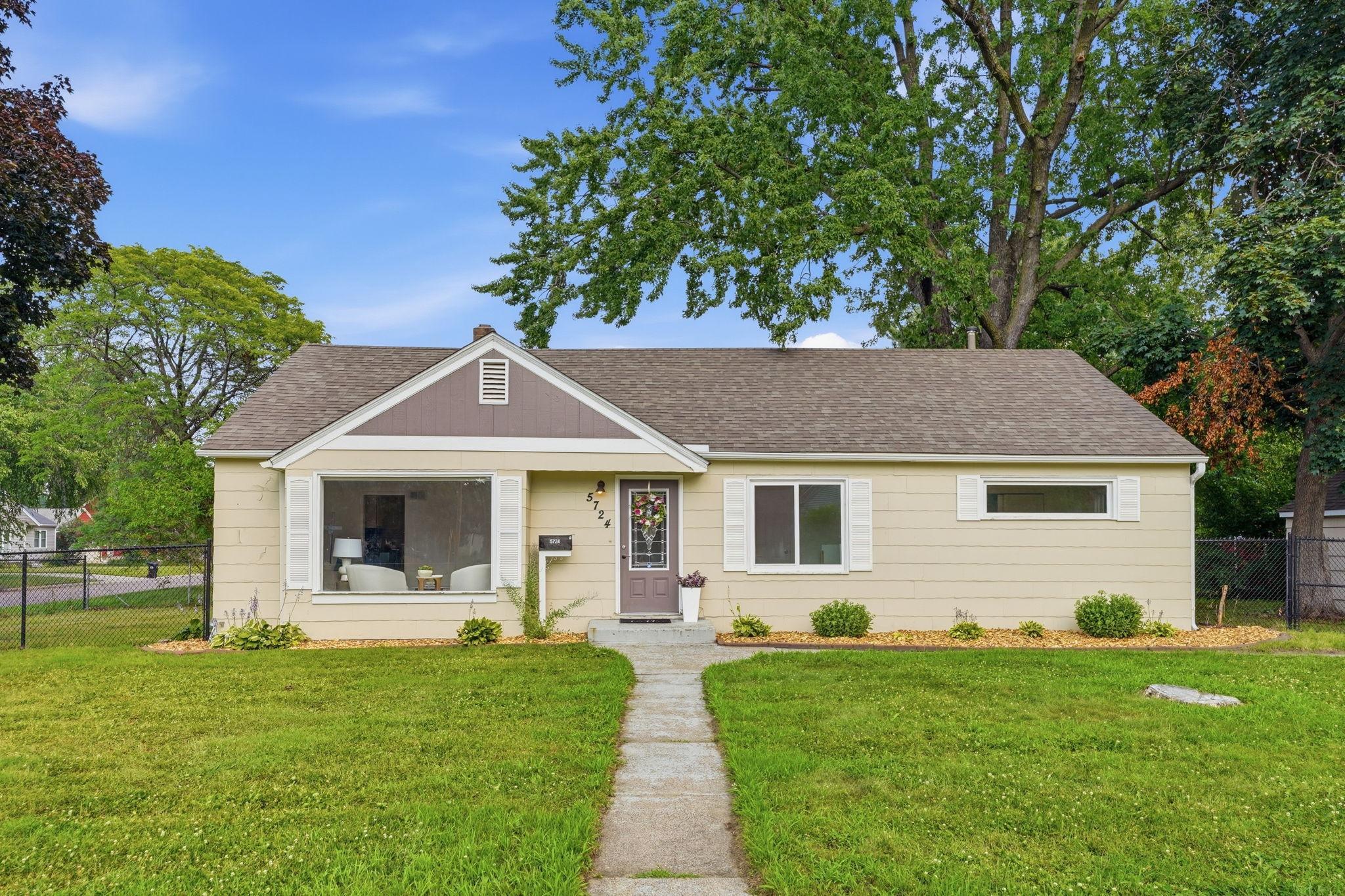 1st image of 5724 Hampshire Ave N, Crystal, MN 55428 | MLS# 7070336