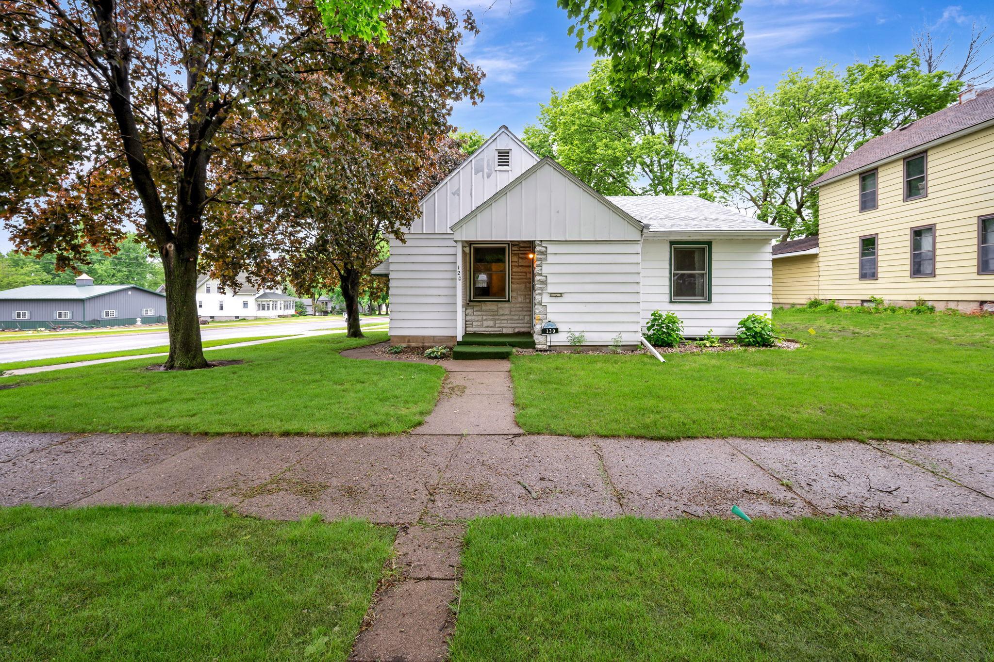 Homes for sale in Fairmont, MN | 120 W 9Th St, Fairmont, MN 56031 | MLS# 7070649