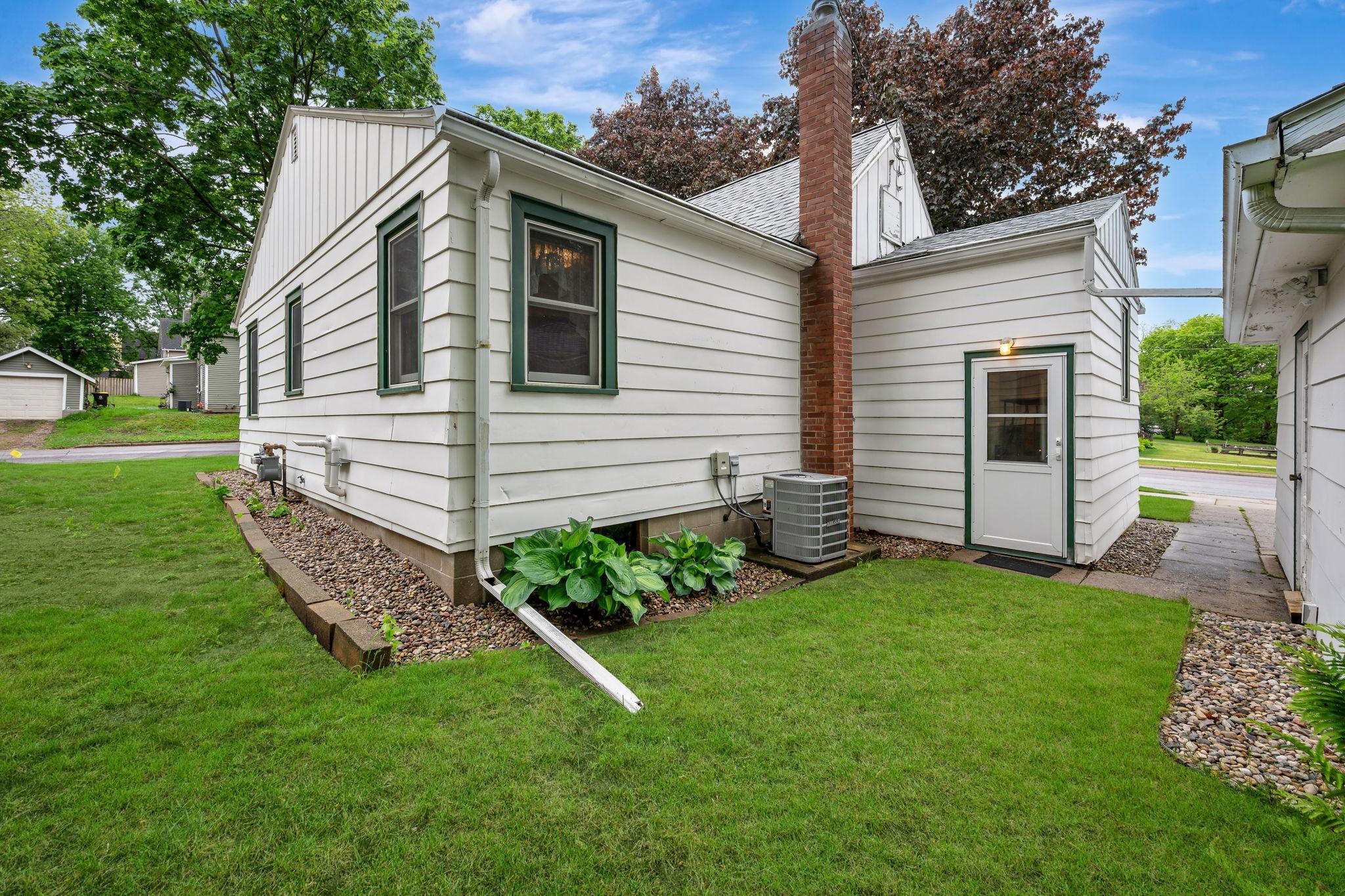Homes for sale in Fairmont, MN | 120 W 9th St, Fairmont, MN 56031 | MLS# 7070649
