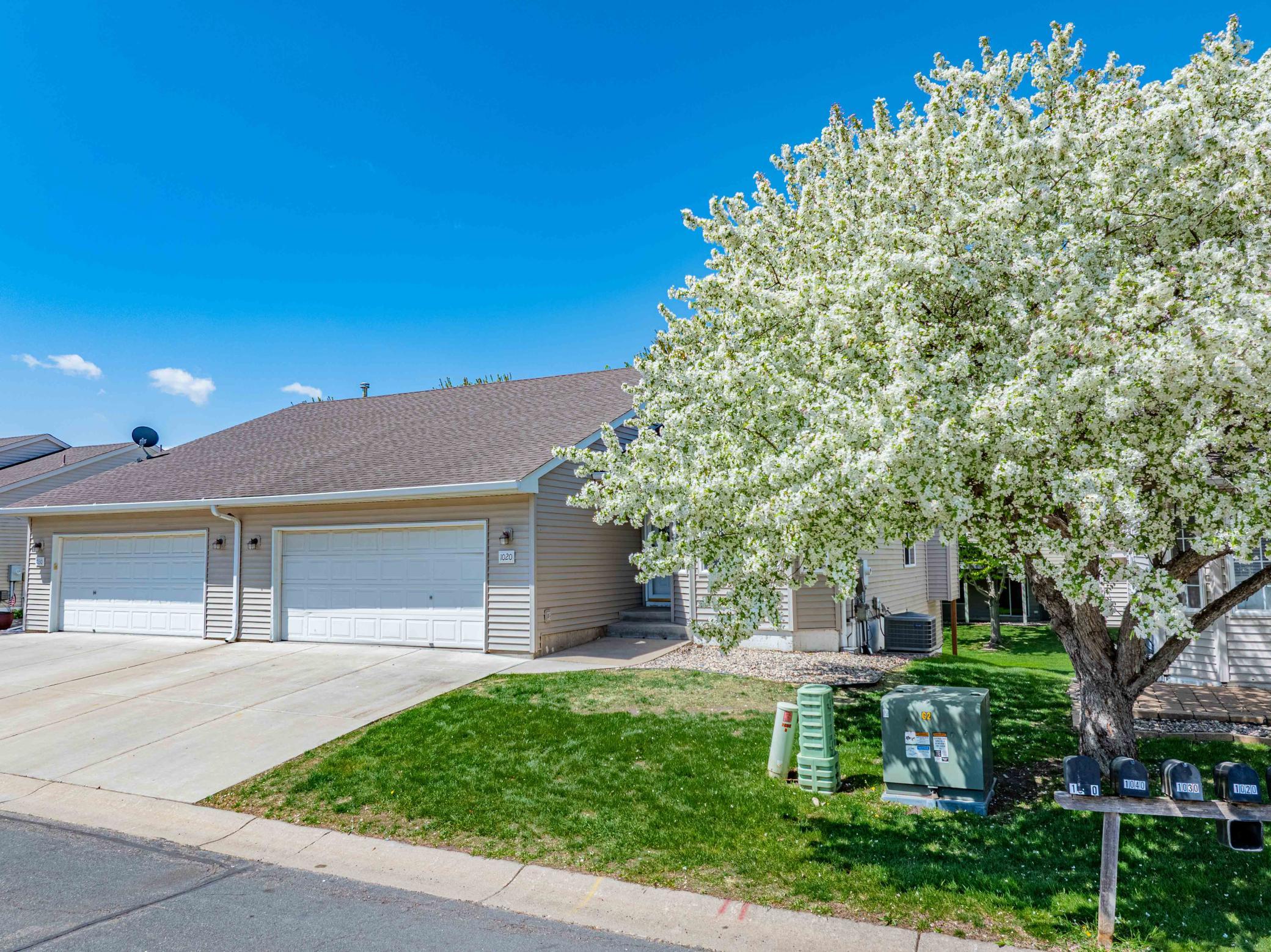 2nd image of 1020 Primrose Ln, Waconia, MN 55387 | MLS# 7070721