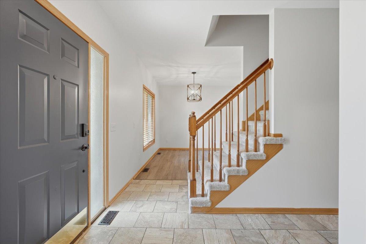 4th image of 13 Cliff Ridge Ct, Hudson, WI 54016 | MLS# 7070797