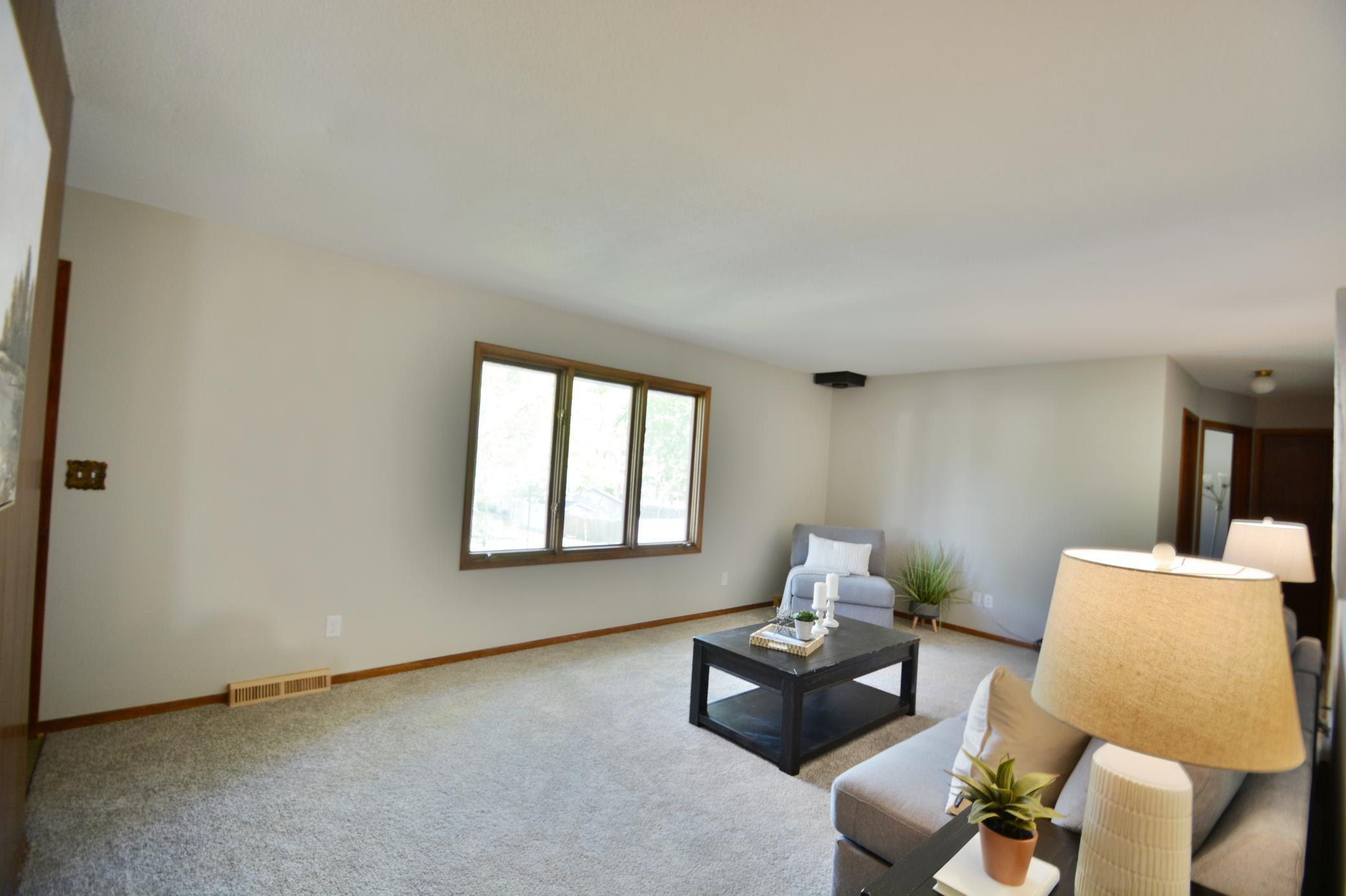 3rd image of 6494 Berkshire Ln N, Maple Grove, MN 55311 | MLS# 7070915