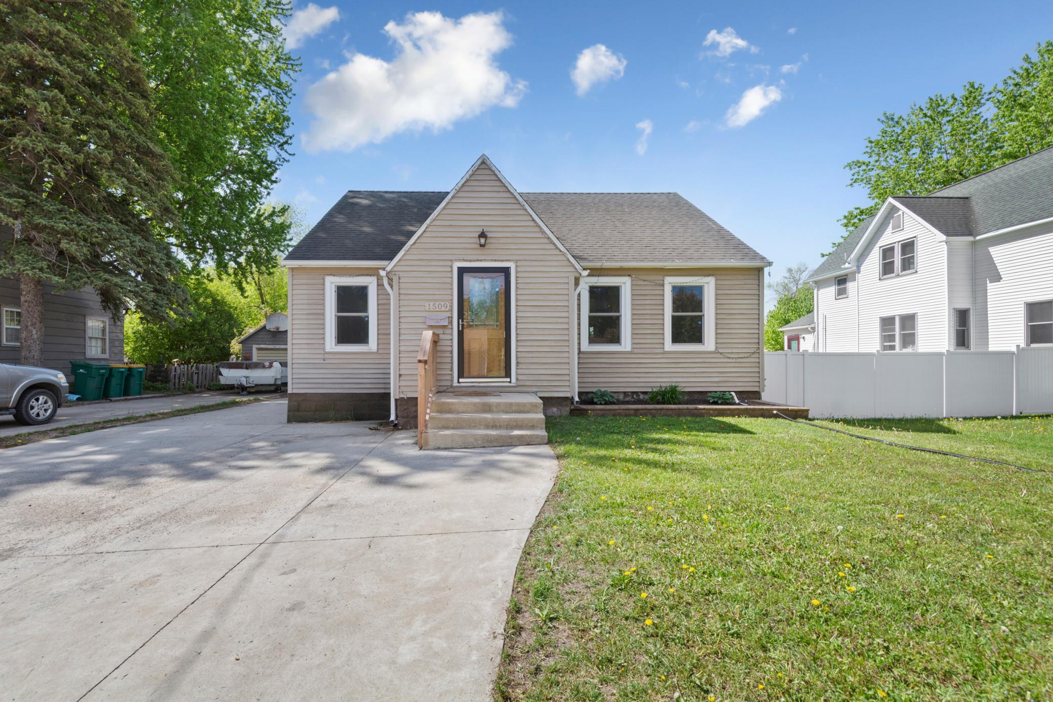2nd image of 1509 Sunset St, Albert Lea, MN 56007 | MLS# 7071011