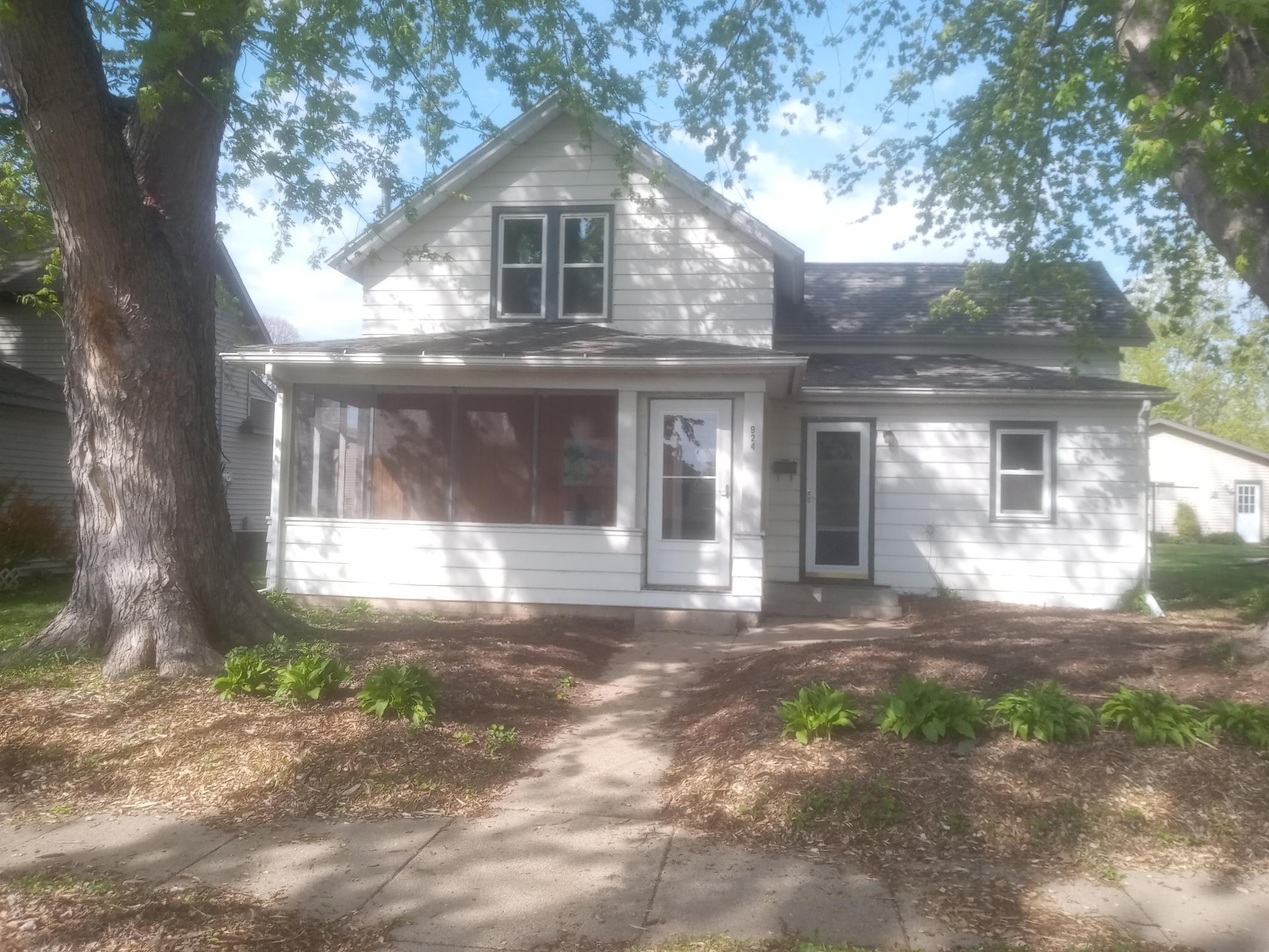 Homes for sale in Wabasha, MN | 924 4th St W, Wabasha, MN 55981 | MLS# 7071171