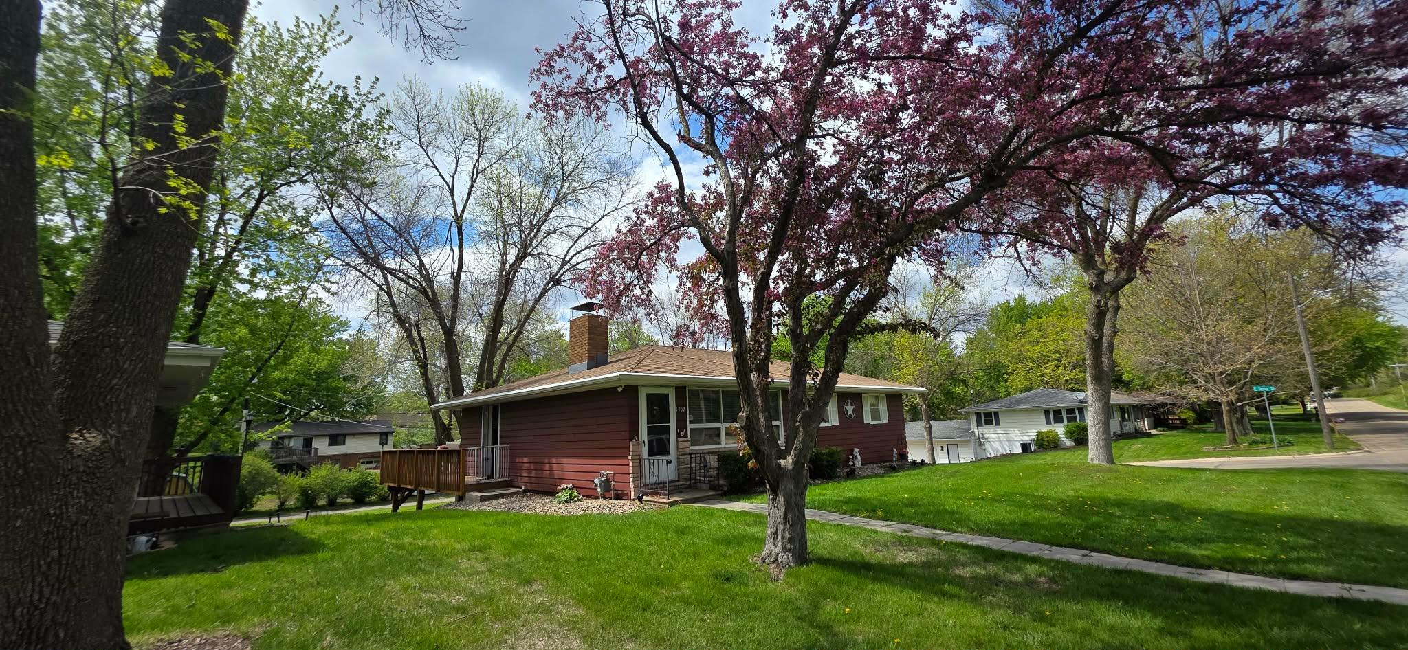 3rd image of 1702 Frank Hall Dr, Albert Lea, MN 56007 | MLS# 7071209