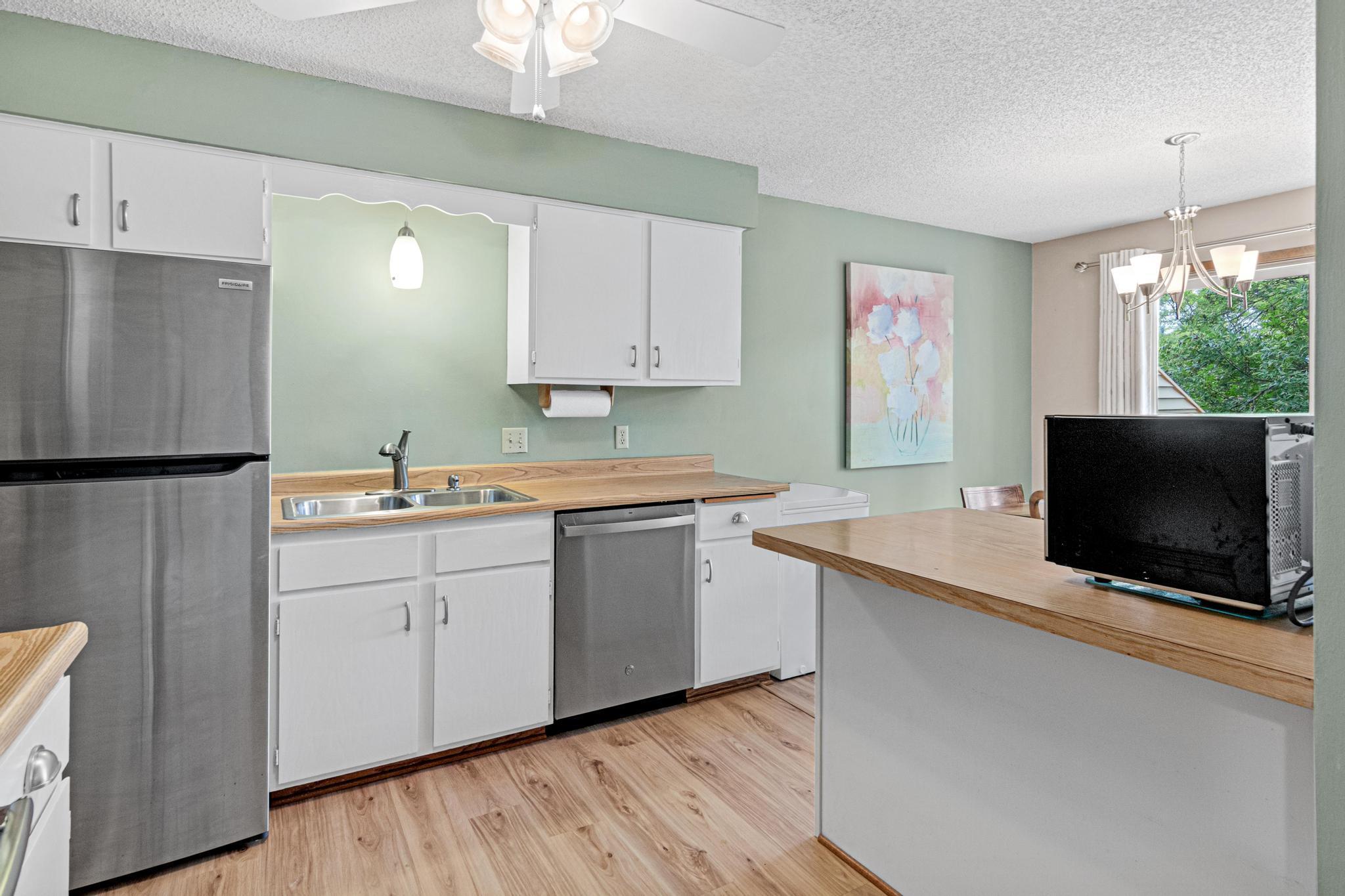 2nd image of 1890 Fox Ridge Dr #C, Saint Paul, MN 55118 | MLS# 7071429