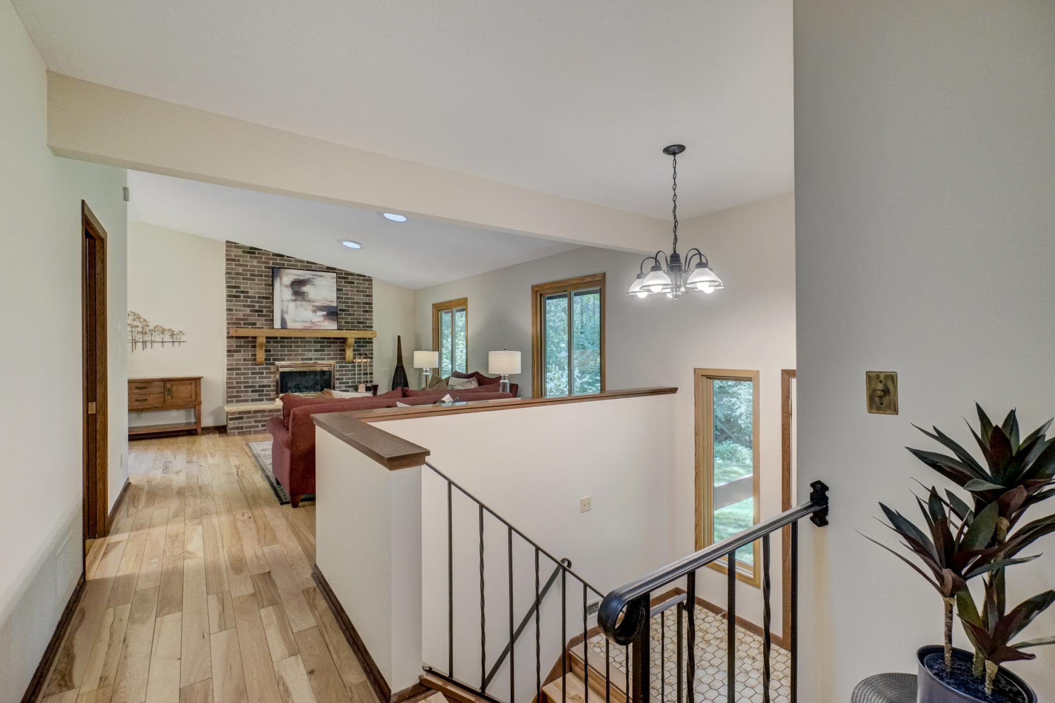 2nd image of 10 High Circle Wy, Saint Paul, MN 55127 | MLS# 7071807