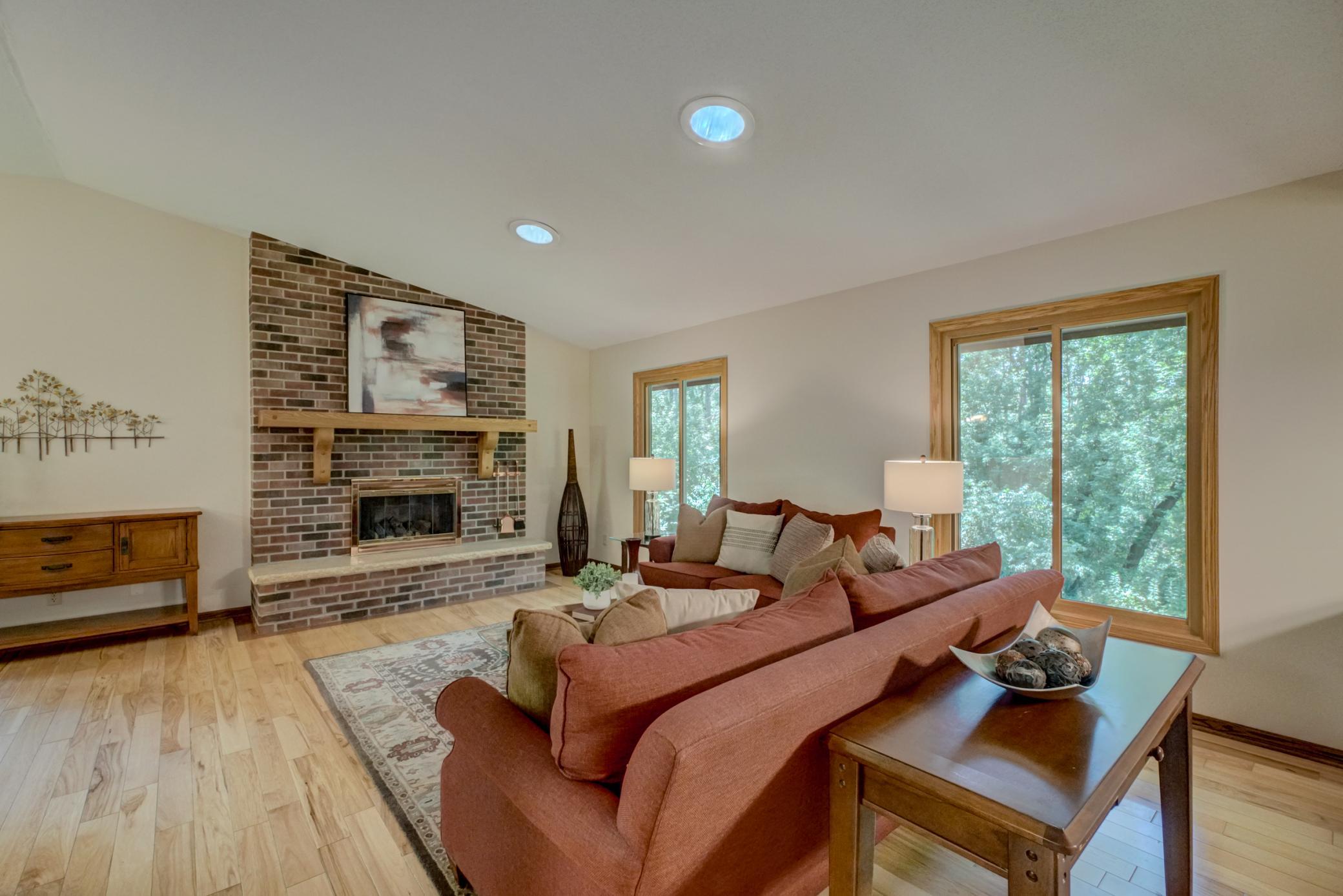 3rd image of 10 High Circle Wy, Saint Paul, MN 55127 | MLS# 7071807