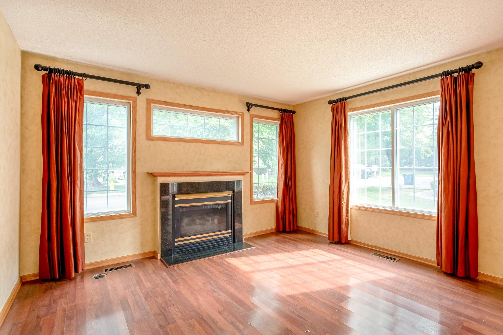 3rd image of 1043 Lovell Ln S, Saint Paul, MN 55113 | MLS# 7072696