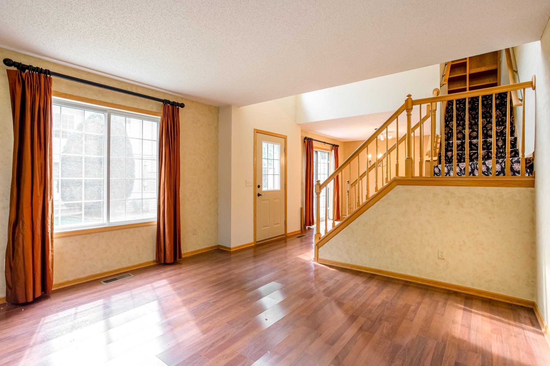 4th image of 1043 Lovell Ln S, Saint Paul, MN 55113 | MLS# 7072696